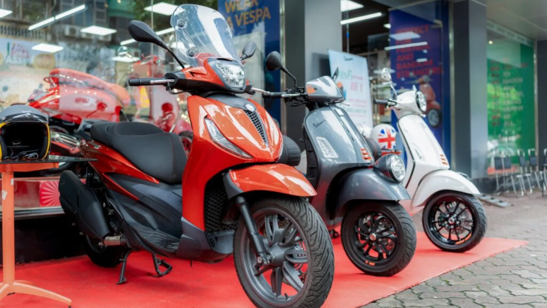 01-mua-tra-gop-xe-piaggio.webp