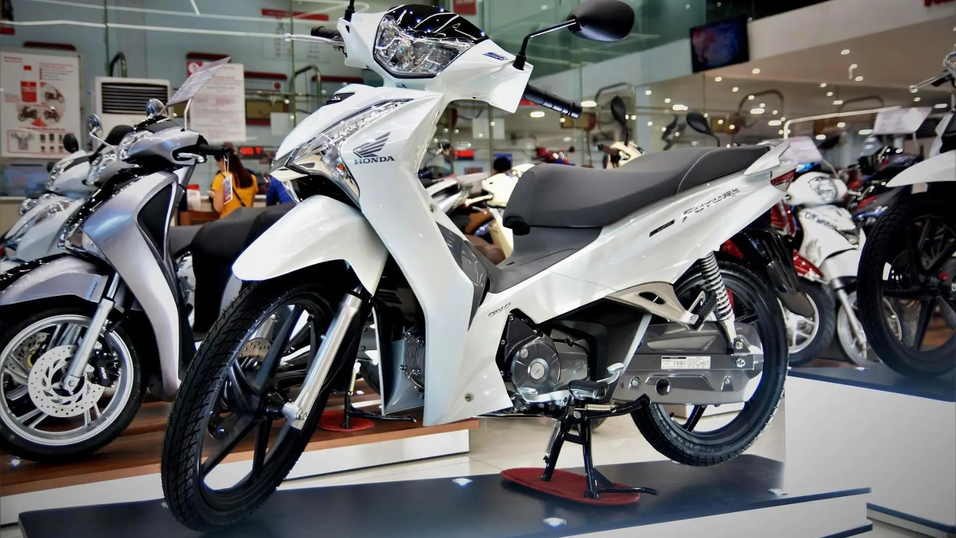 01-phien-ban-xe-so-honda-future.webp