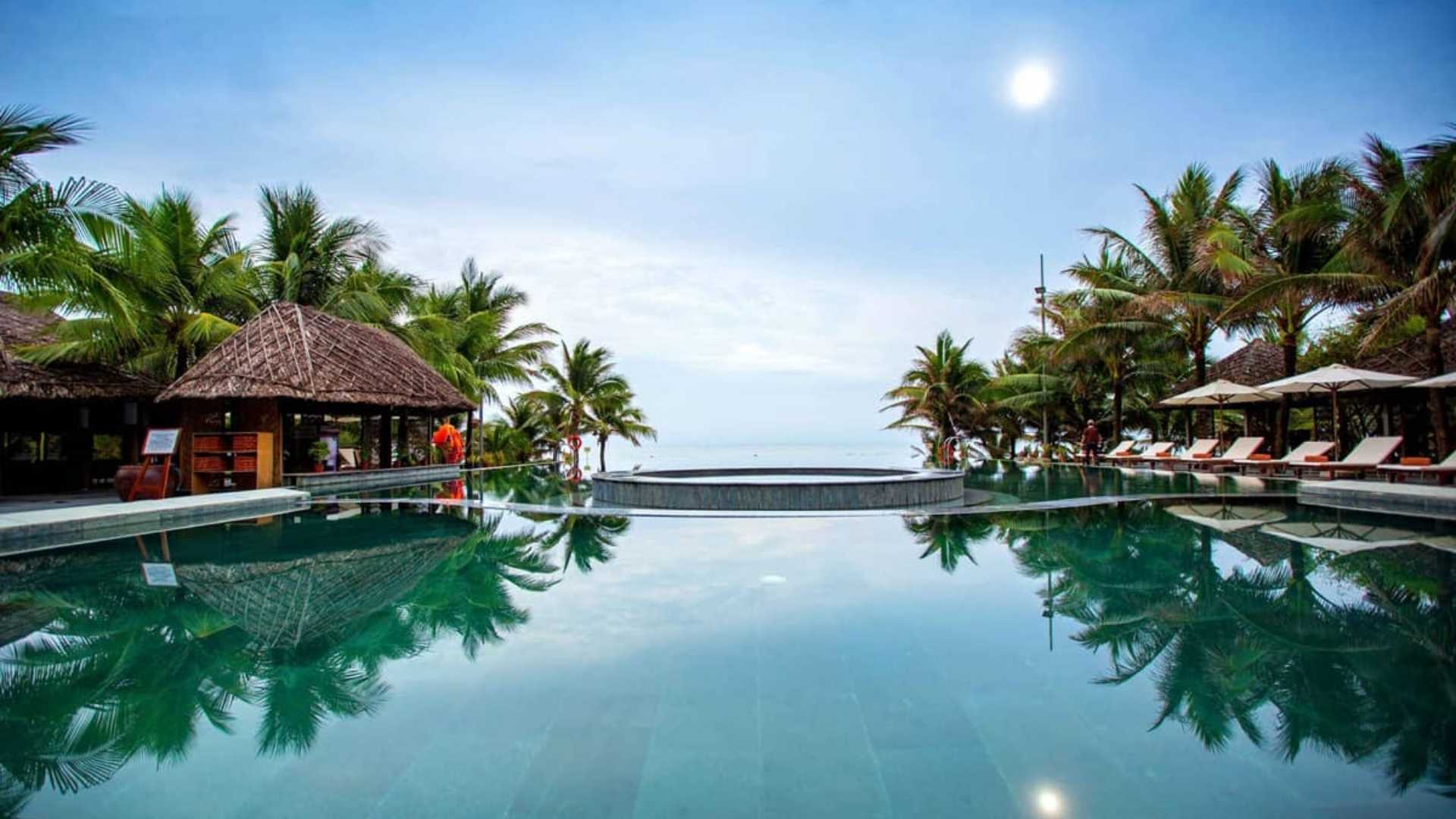 01-top-10-resort-phan-thiet-co-view-bien-cuc-dep-ma-ban-khong-nen-bo-lo.jpg