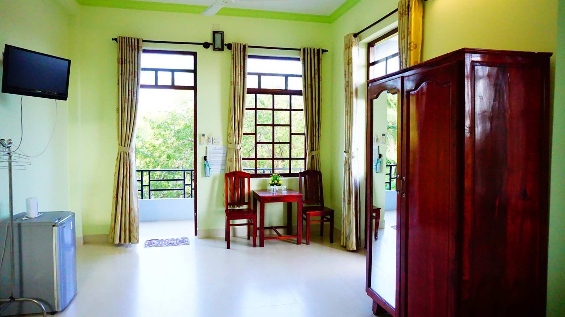 02-nha-nghi-phan-thiet-cat-tien-guest-house-so-huu-khong-gian-sach-se-am-cung.jpg
