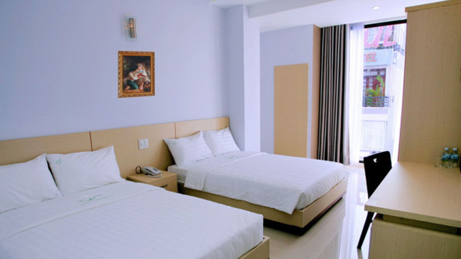 03-bay-thanh-guesthouse-co-thiet-ke-toi-gian-voi-tone-trang-chu-dao.jpg