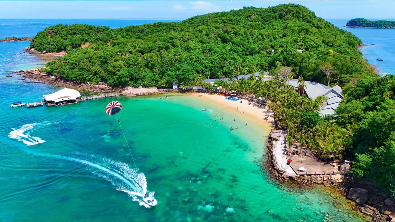 03-di-phu-quoc-bang-may-bay-la-phuong-thuc-duoc-nhieu-du-khach-lua-chon.jpg