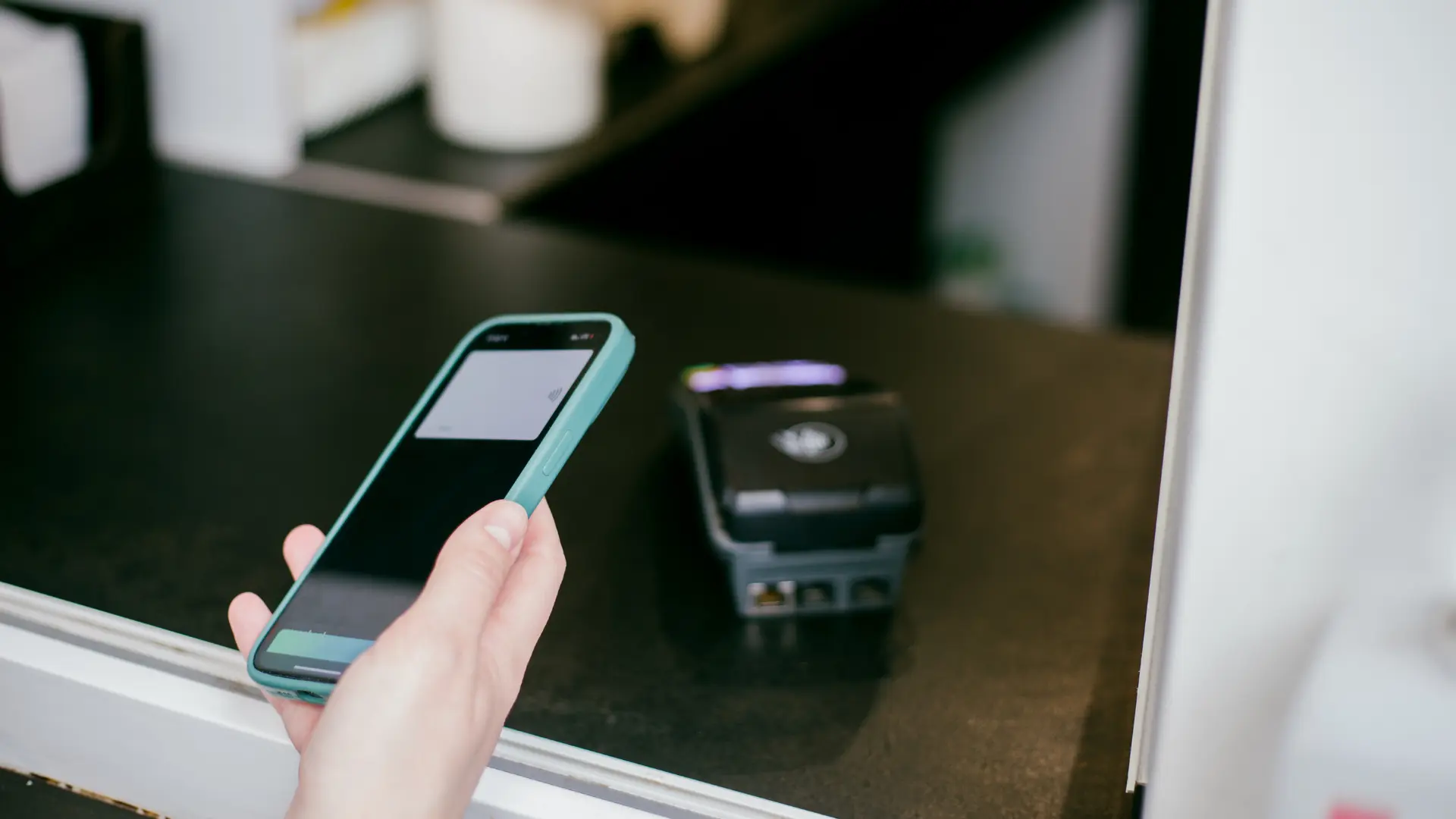 03-su-dung-vi-apple-pay-de-thanh-toan.webp
