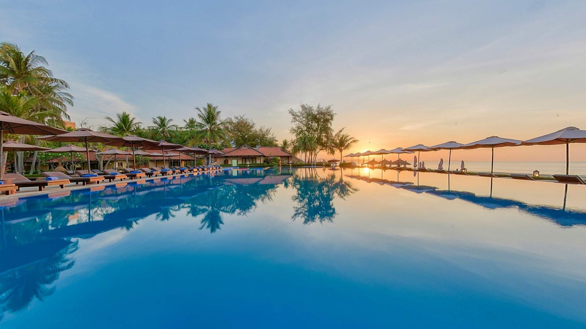 04-ho-boi-vo-cuc-view-bien-cuc-chill-de-ngam-hoang-hon-tai-seahorse-spa-resort-phan-thiet.jpg