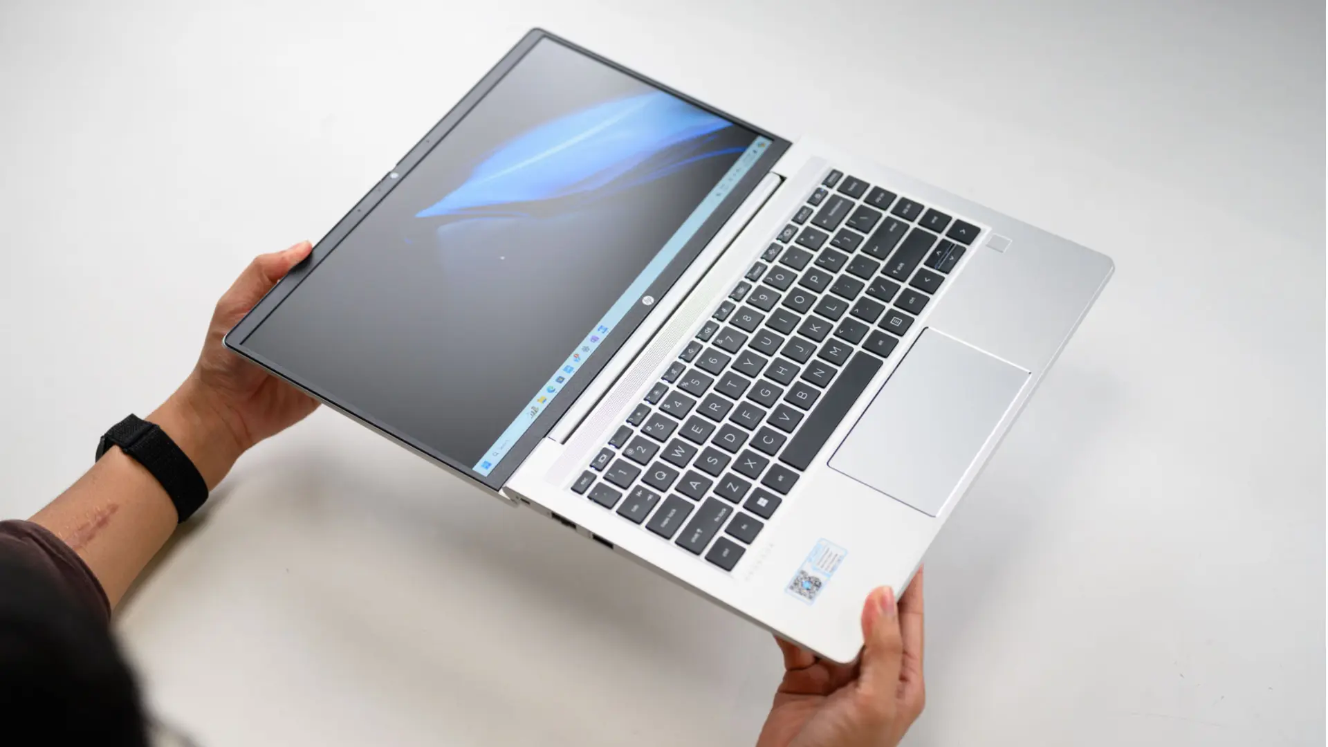 04-laptop-hp-gia-re-probook.webp
