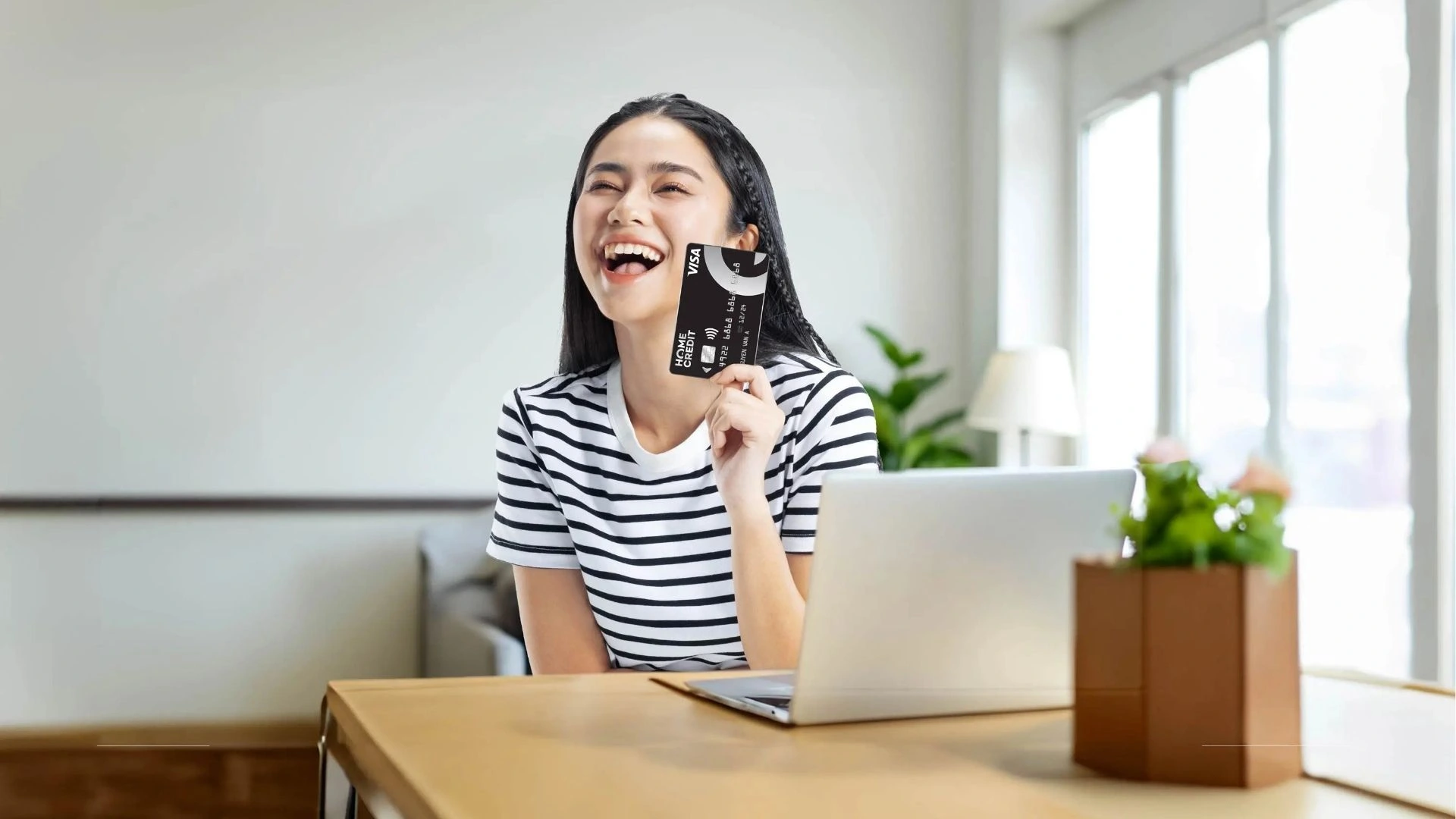 04-thoa-suc-tan-huong-nhung-uu-dai-tuyet-voi-khi-su-dung-the-tin-dung-home-credit.webp