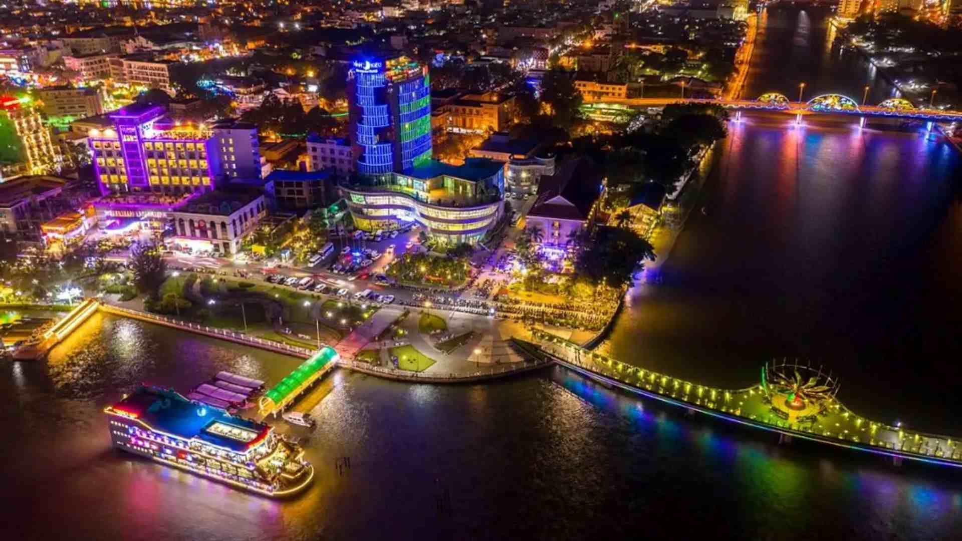 05-da-phan-cac-tour-can-tho-deu-co-trai-nghiem-cam-giac-di-du-thuyen-o-ben-ninh-kieu.jpg