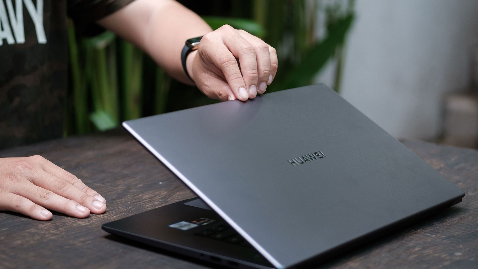 05-huawei-mate-book-d14-be-i3-1215u-co-thiet-ke-kha-mong-nhe-va-tinh-te.jpg