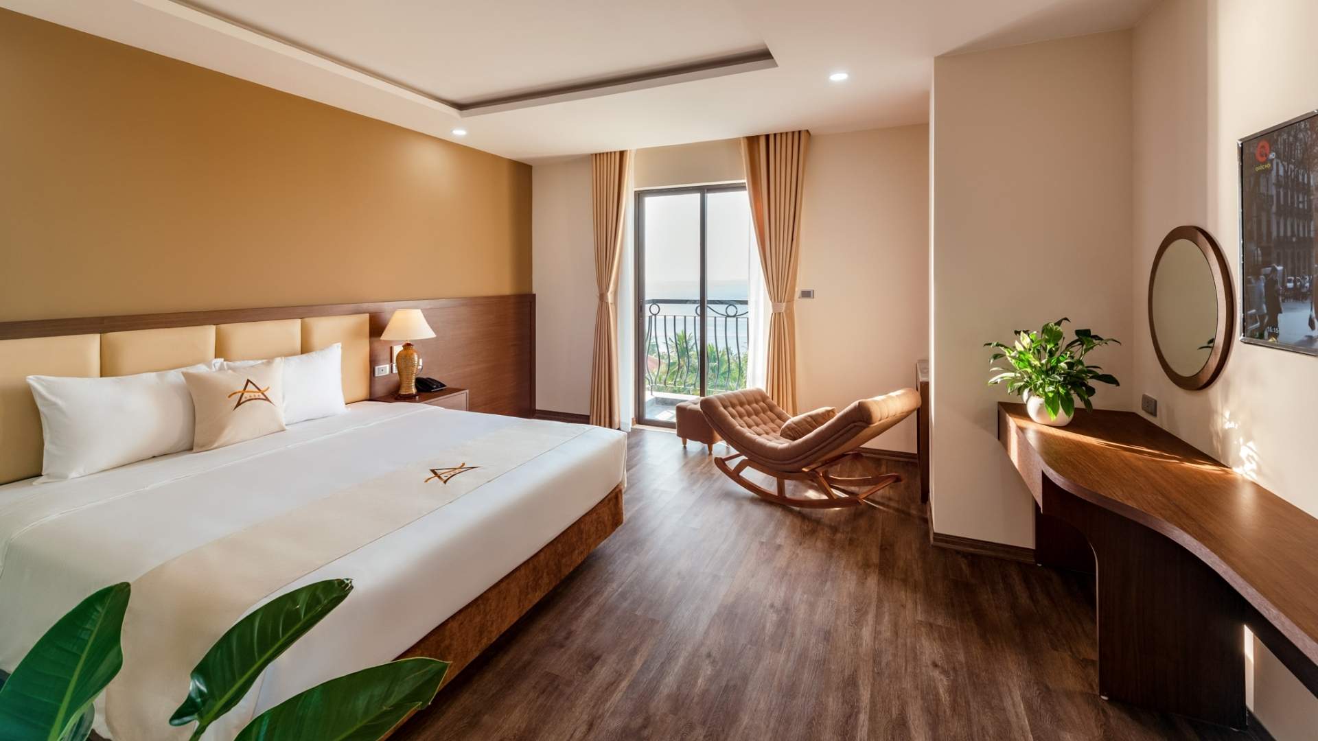 06-aquasun-hotel-phu-quoc-so-huu-cac-phong-nghi-voi-thiet-ke-sang-trong-tinh-te.jpg