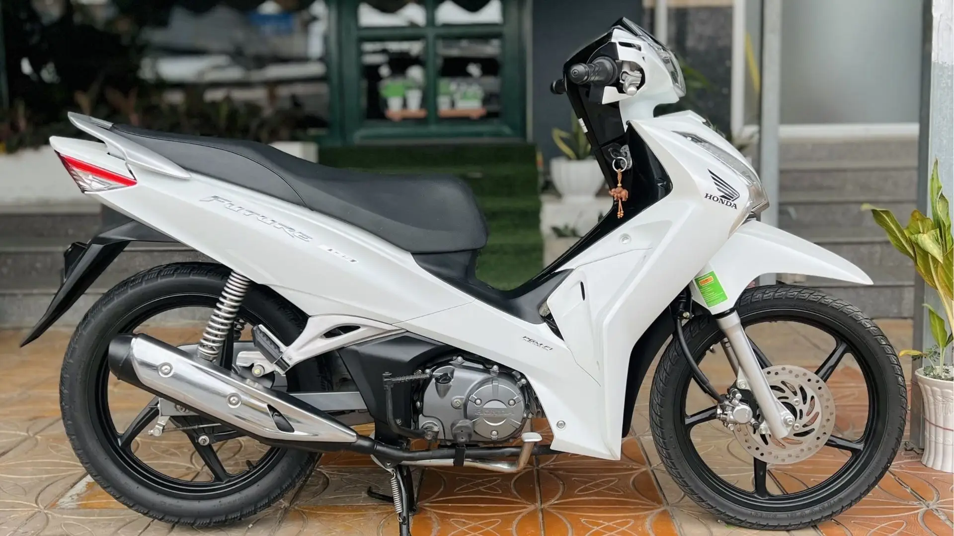 06-xe-future-trang-den-bong-2021.webp