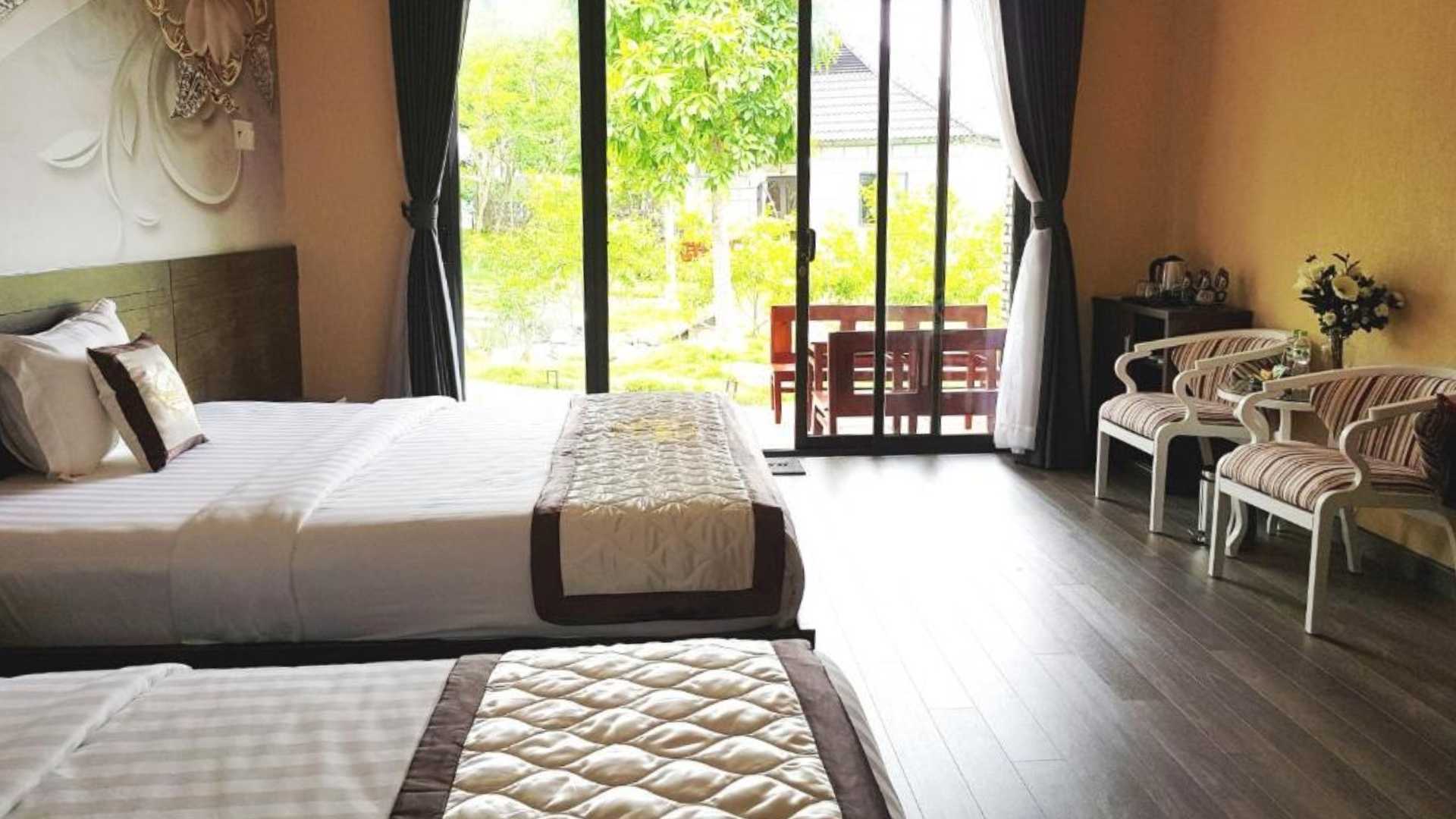 08-khong-gian-ben-trong-phong-nghi-tai-sang-nhu-ngoc-resort.jpg