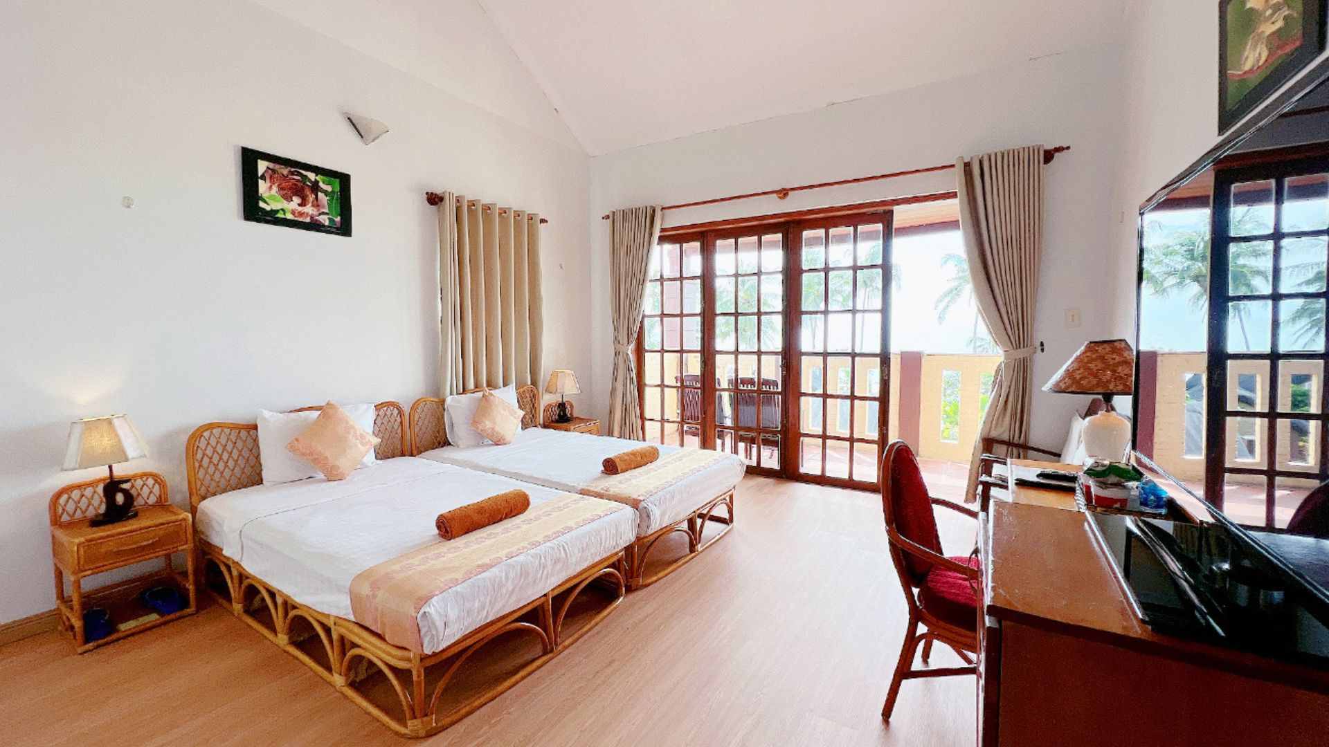 09-can-bungalow-bai-tri-theo-kieu-nha-tranh-truyen-thong-cua-nguoi-viet.jpg