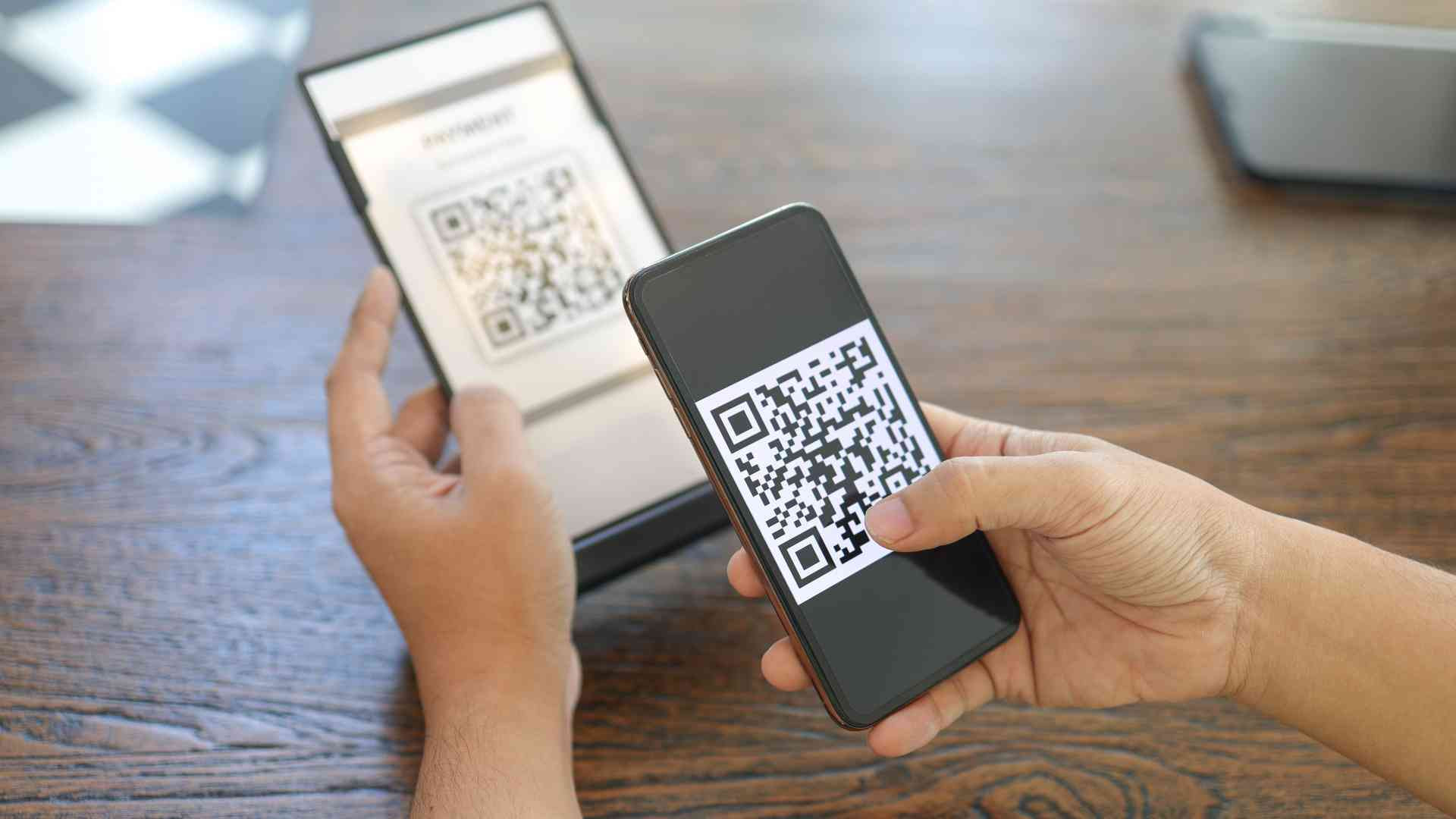 10-canh-goc-can-than-khi-quet-ma-qr.jpg