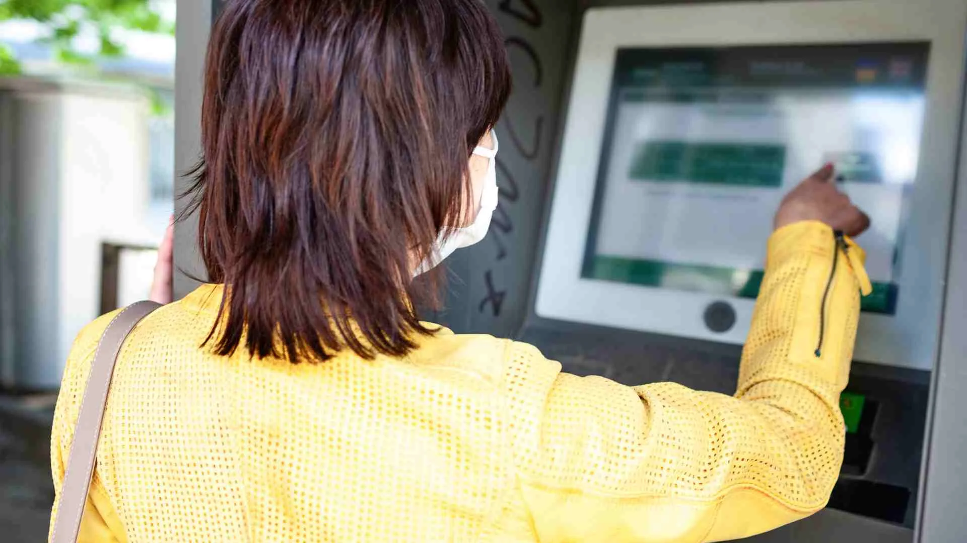 10-in-sao-ke-truc-tiep-tu-cay-atm-chi-voi-vai-thao-tac-don-gian.webp