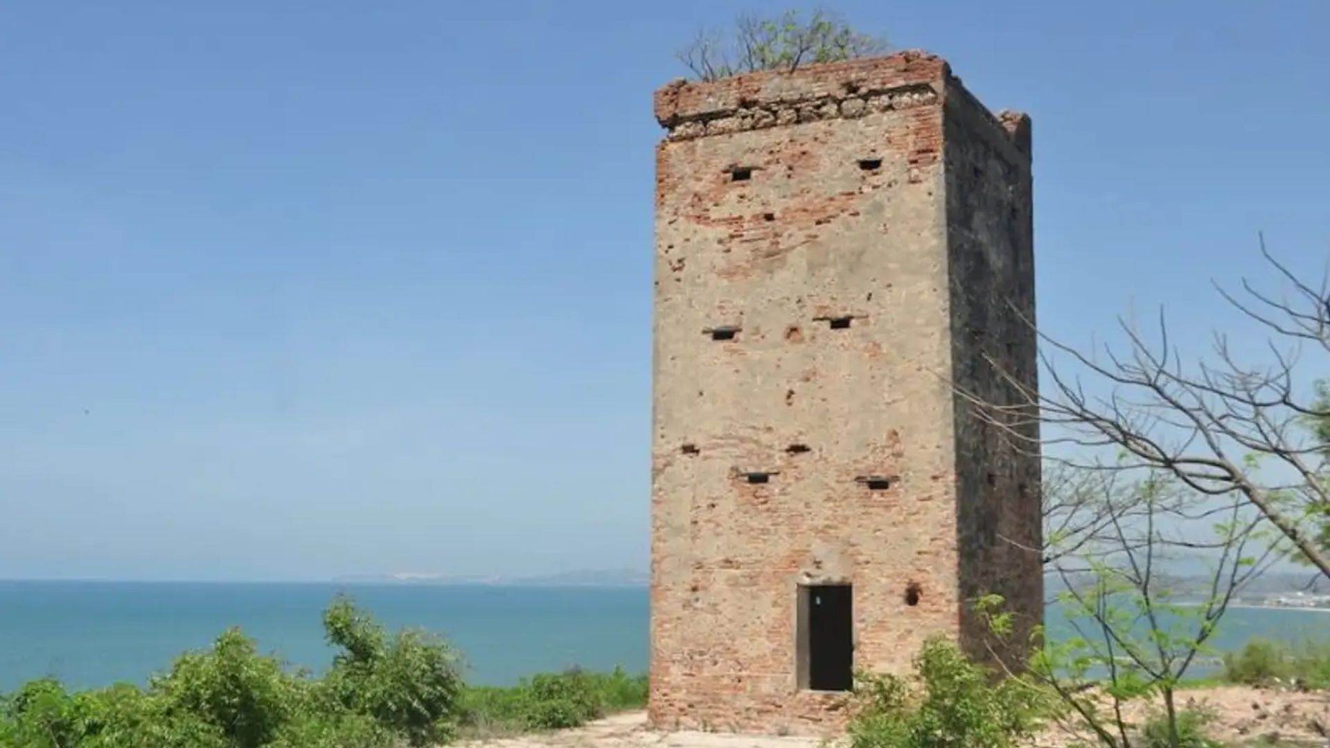 10-lau-ong-hoang-noi-tieng-voi-giai-thoai-tinh-cam-cua-thi-si-han-mac-tu.jpg