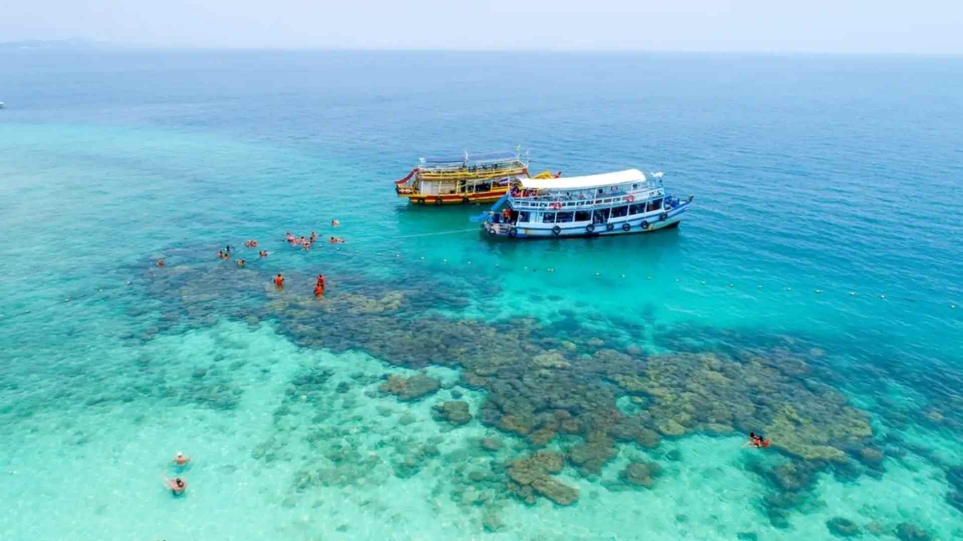 11-hon-mun-nha-trang-la-thien-duong-lan-bien-voi-nuoc-trong-vat.jpg