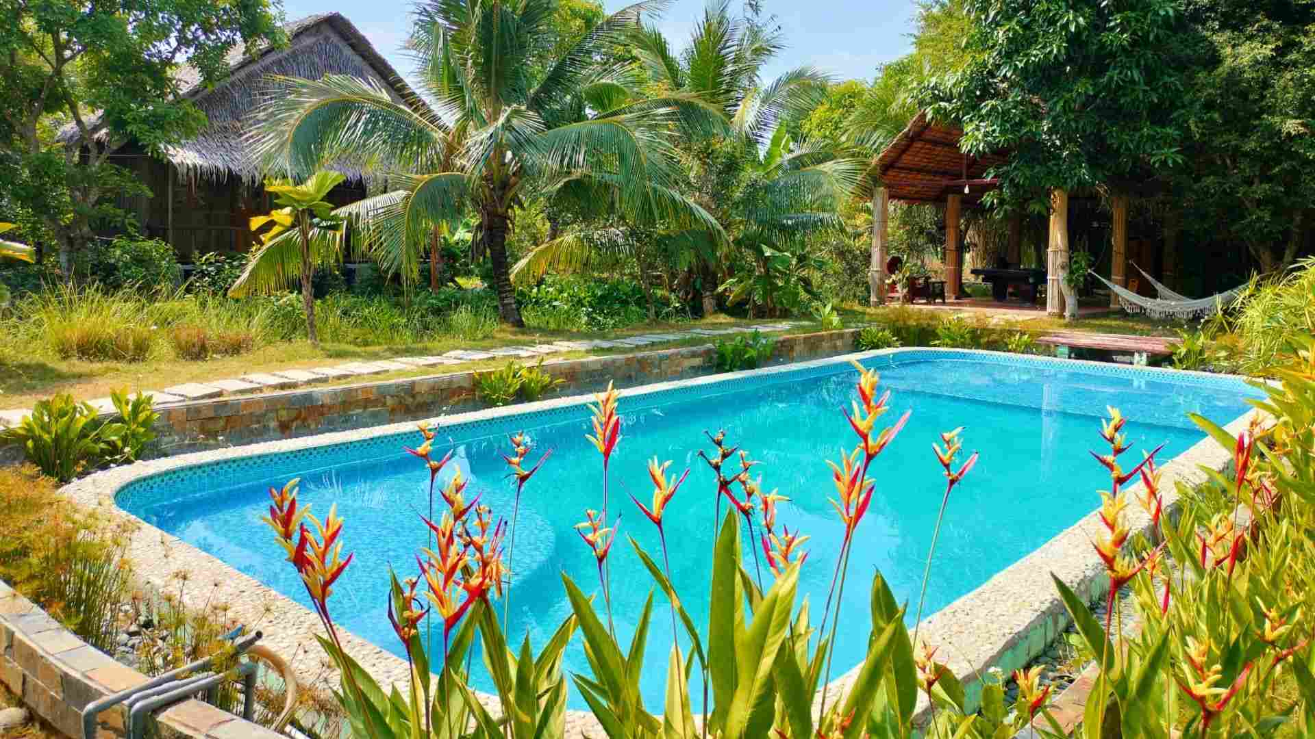 13-ban-se-hoa-minh-vao-thien-nhien-trong-lanh-tai-green-village-mekong.jpg