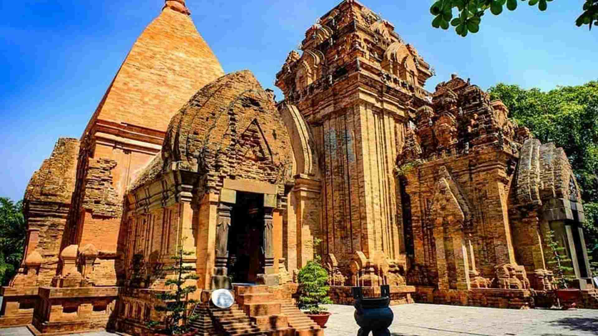 13-thap-ba-ponagar-bieu-tuong-van-hoa-dac-sac-cua-nguoi-cham.jpg