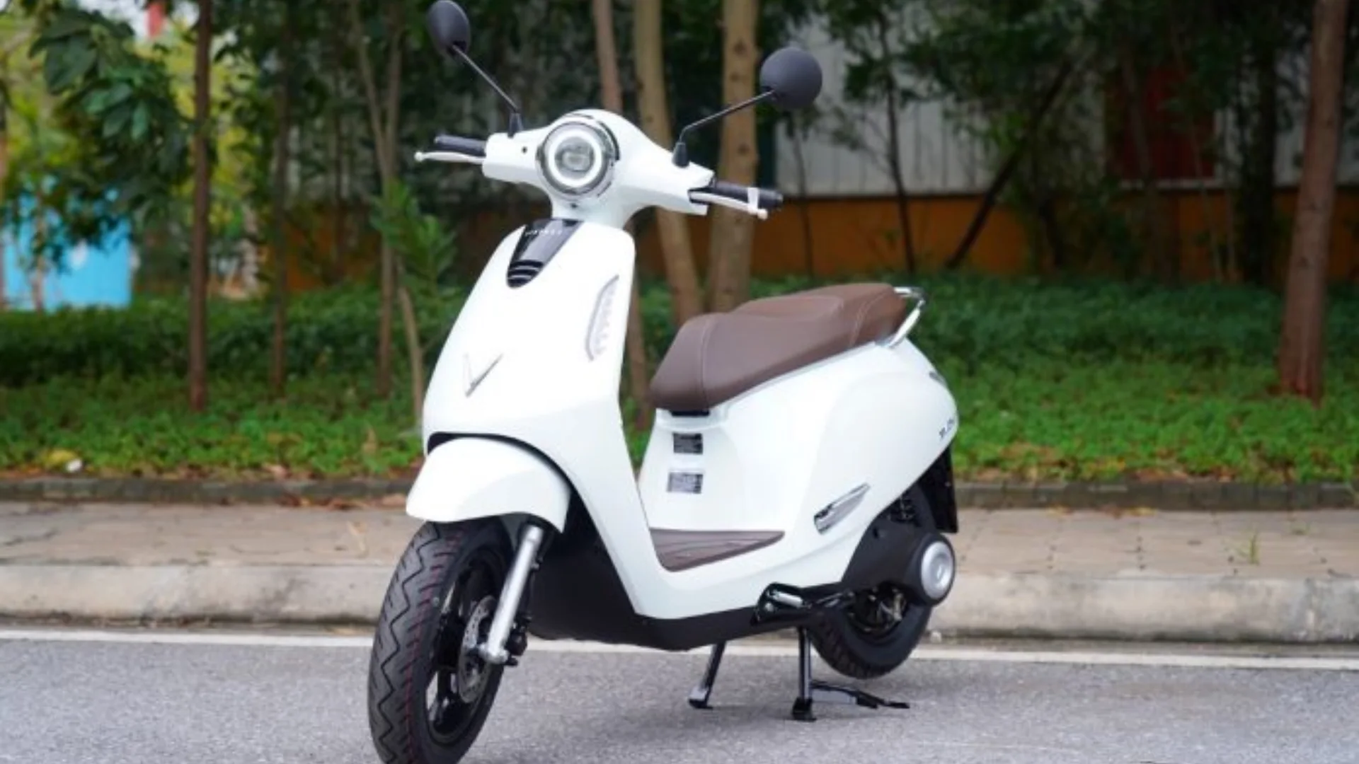 13-voi-gia-tot-pin-ben-thiet-ke-dep-vin-fast-evo-200-lite-la-lua-chon-phu-hop-cho-hoc-sinh-sinh-vien.webp
