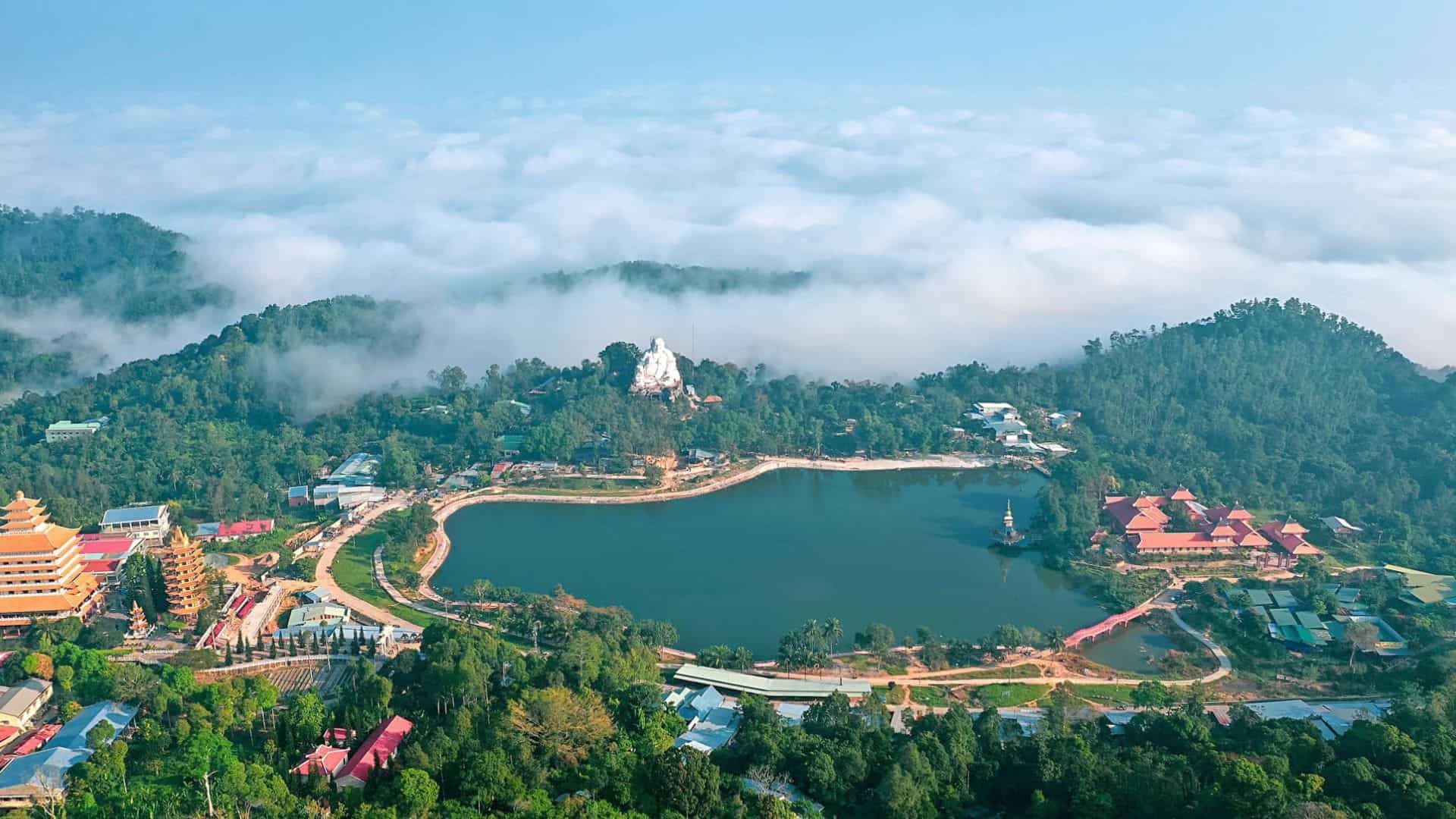 15-nui-cam-la-mot-trong-nhung-diem-den-hap-dan-nhat-o-an-Giang.jpg