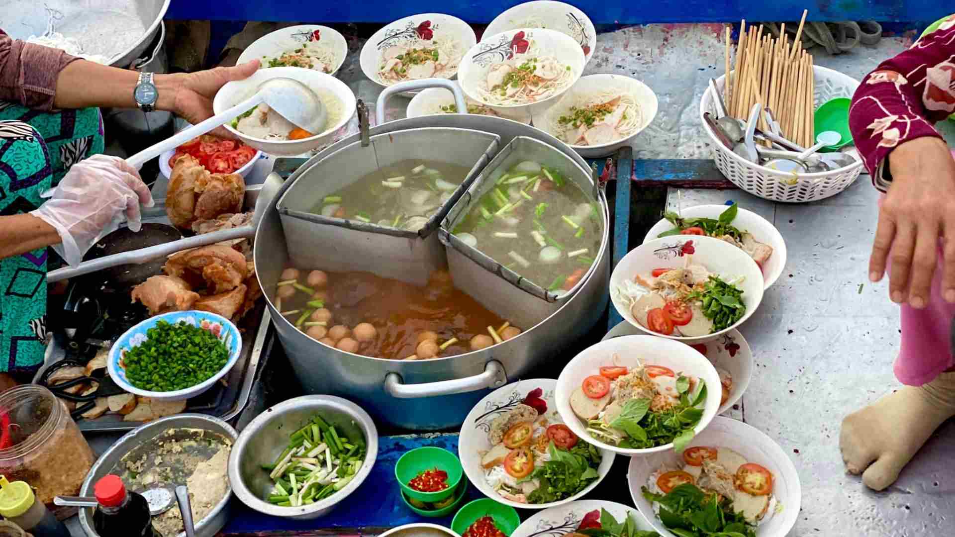 16-khi-du-ngoan-song-nuoc-can-tho-ban-se-co-co-hoi-duoc-thuong-thuc-cac-mon-an-dia-phuong.jpg