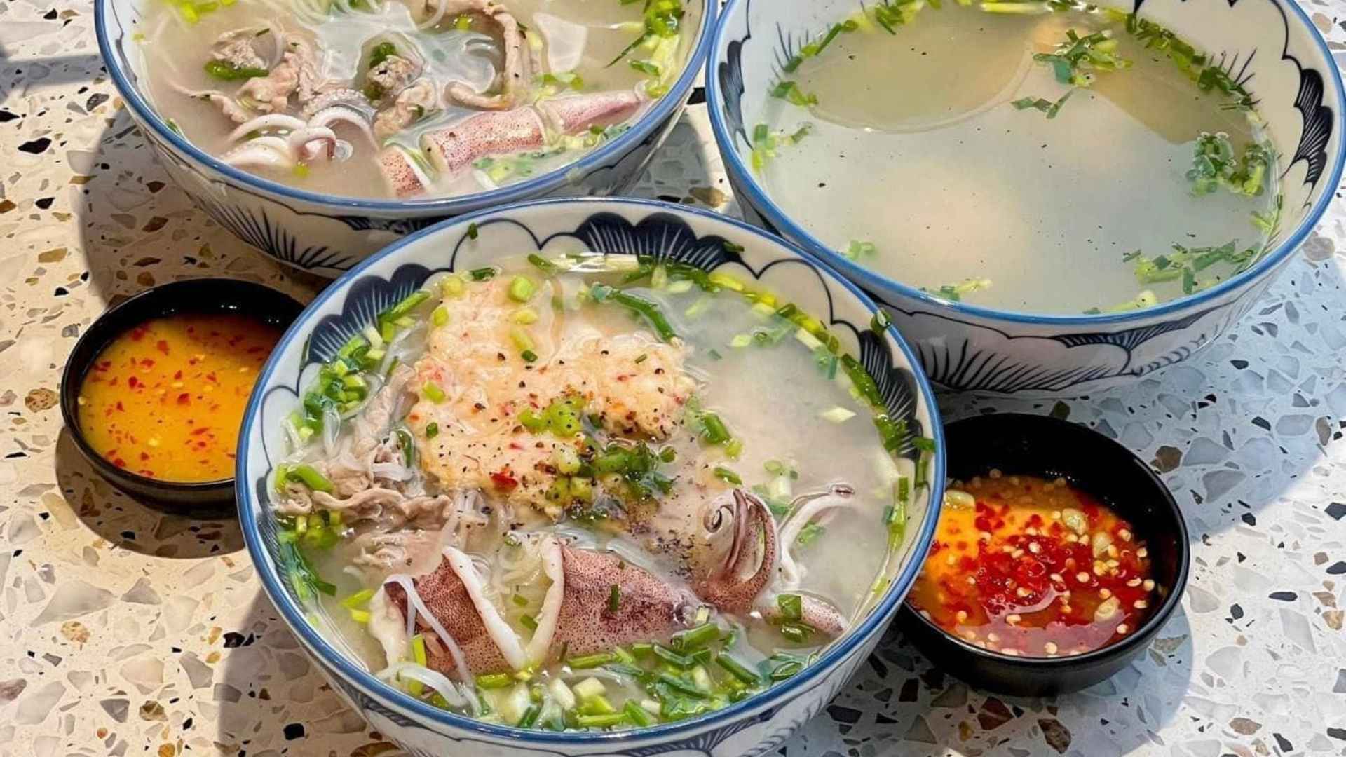 17-bun-quay-la-mon-dac-san-ma-ban-nhat-dinh-phai-thu-khi-den-phu-quoc.jpg