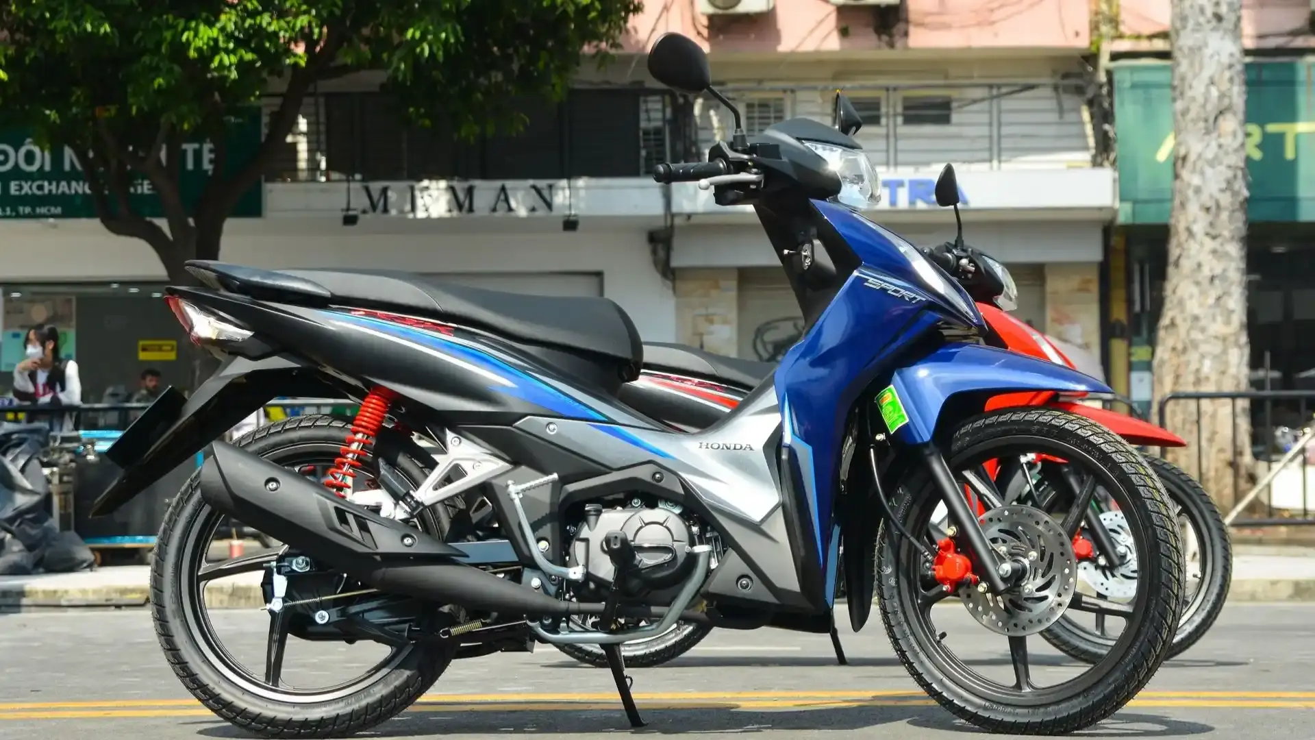 1-phien-ban-xe-so-wave-rsx-2024-co-nhieu-tinh-chinh-ve-ngoai-hinh.webp