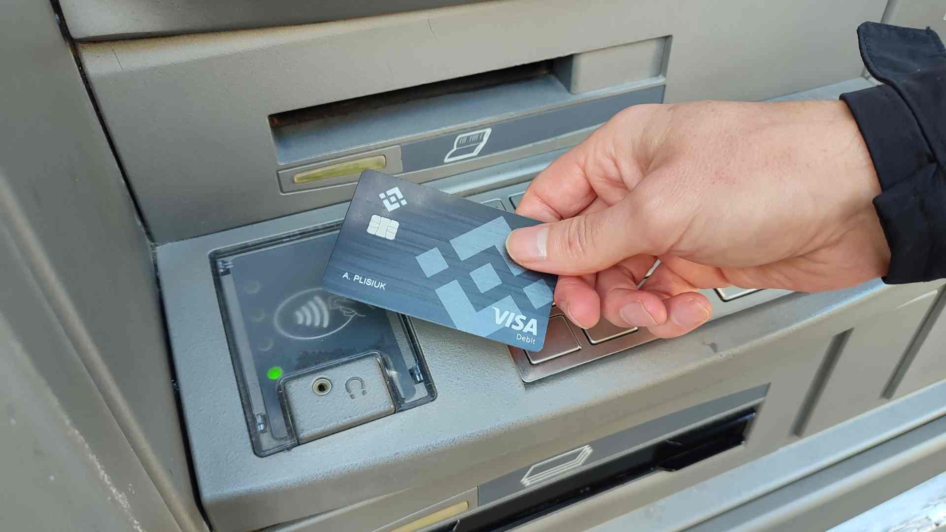 1 the-atm-nho-gon-giup-ban-giao-dich-nhanh-chong-moi-luc-moi-noi.jpg