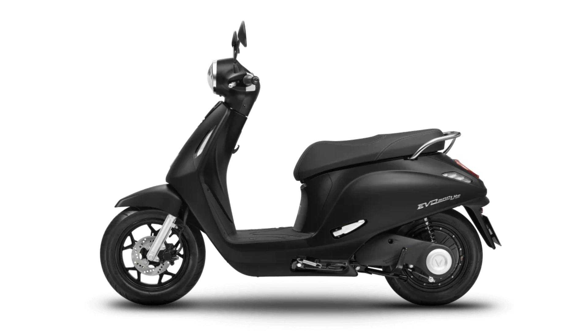 22-vin-fast-evo-200-lite-den-nham-manh-me-thoi-thuong-cho-ban-tre-yeu-phong-cach-toi-gian.webp