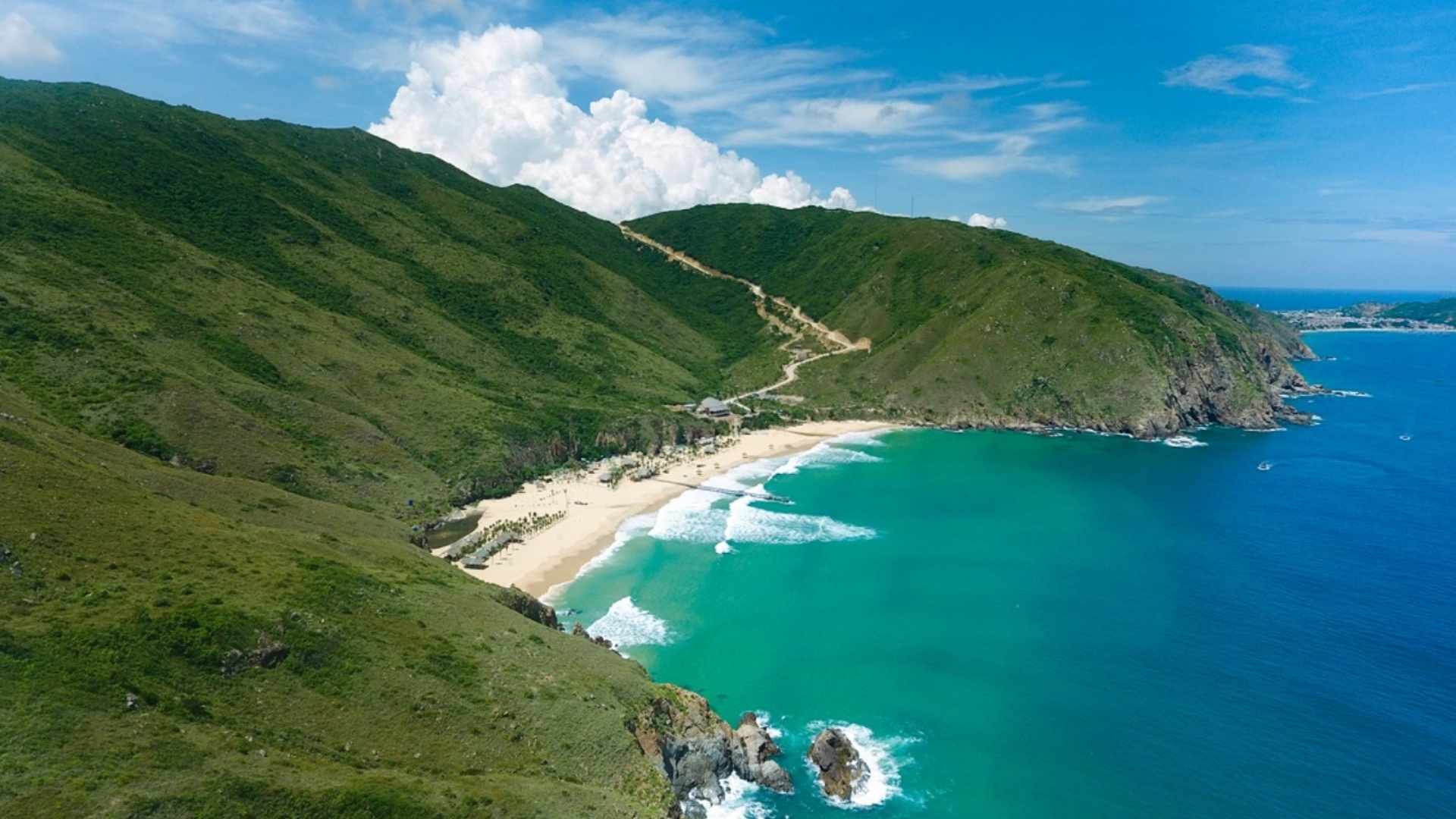 2-cuoi-nam-la-thoi-diem-ly-tuong-de-di-du-lich-tan-huong-su-binh-yeu.jpg