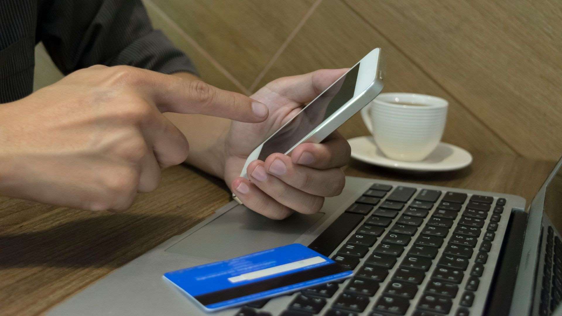 2-fintech-ho-tro-thanh-toan-moi-giao-dich-chi-voi-mot-chiec-dien-thoai.jpg