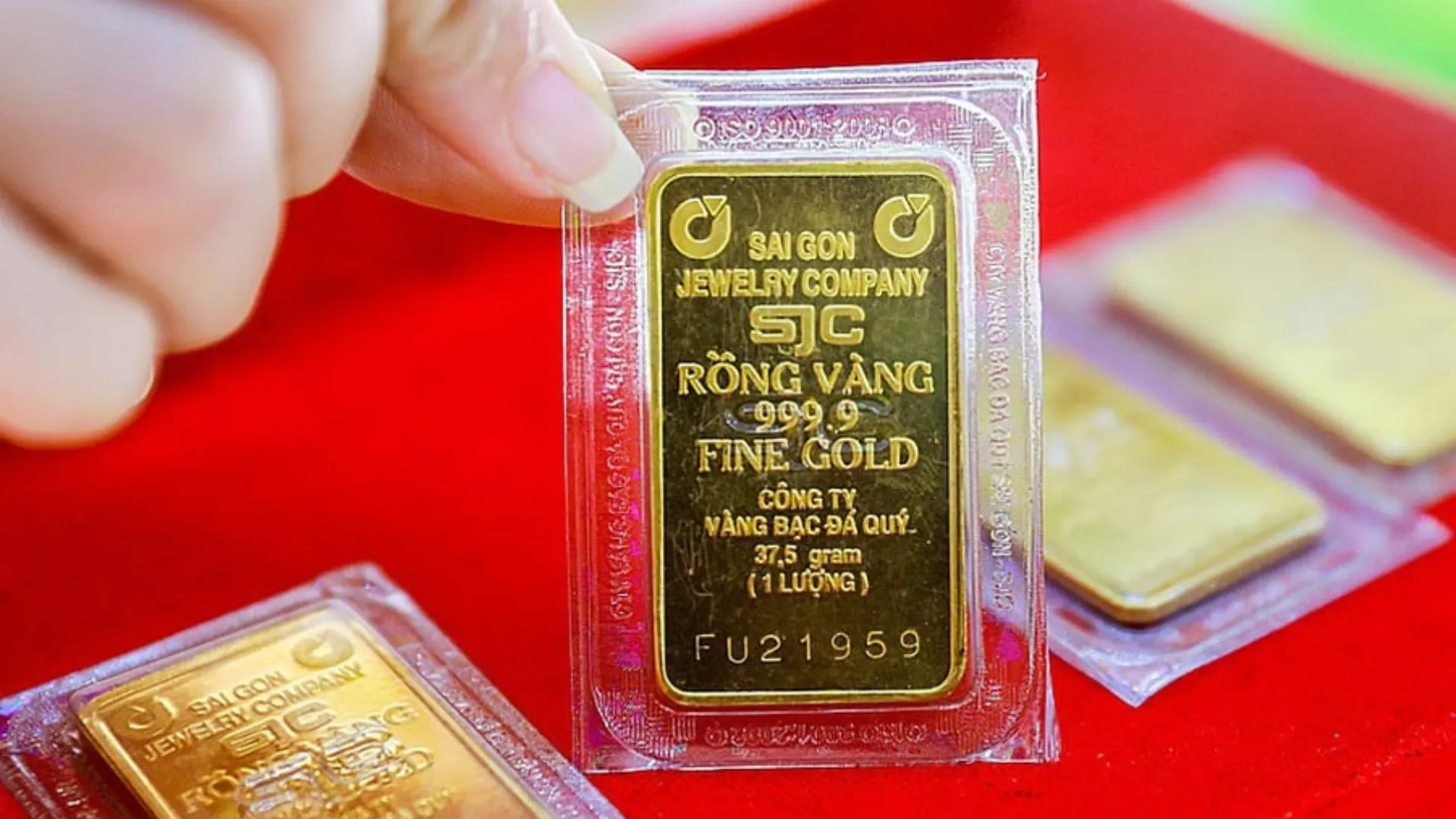 2-vang-mieng-sjc-chinh-hang-hinh-dang-chu-nhat-bo-goc.webp