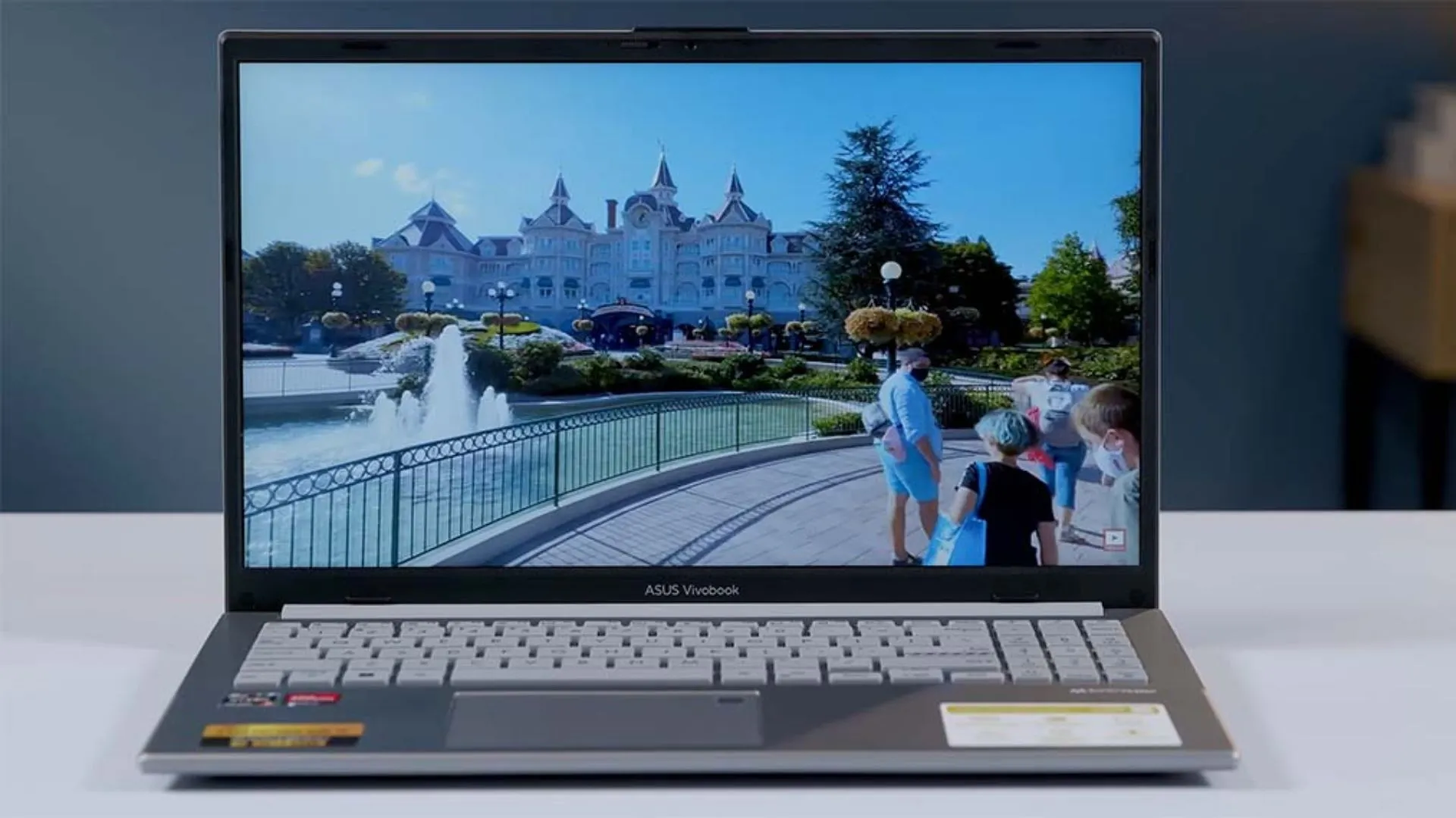 3-laptop-asus-vivobook-go-15-e1504fa-r5-nj776w-phu-hop-voi-nhung-ban-sinh-vien-chi-can-thuc-hien-cac-tac-vu-co-ban.webp