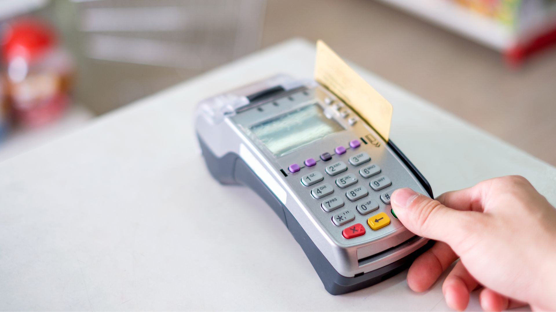 3-may-pos-truyen-thong-ho-tro-quet-ca-the-atm-tu-va-the-gan-chip.jpg