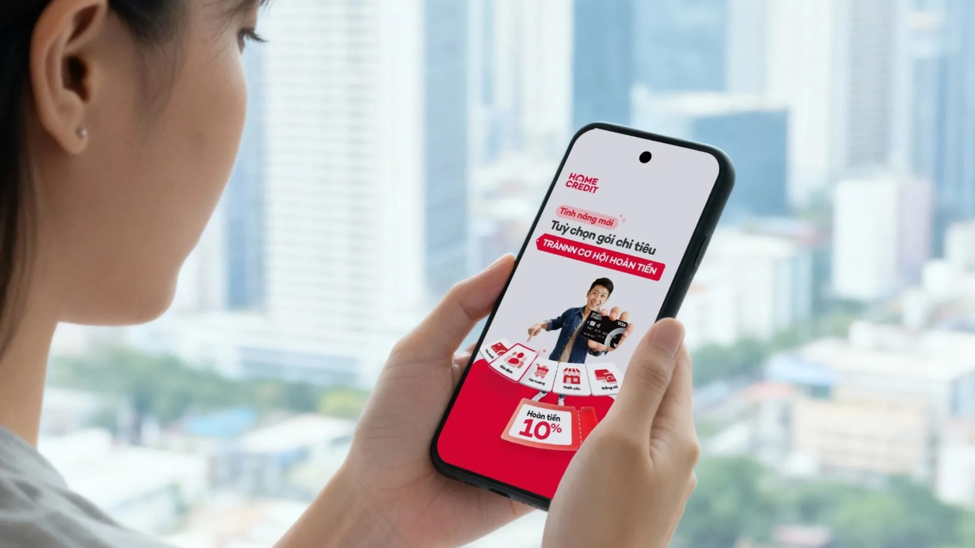 3-nguoi-hay-mua-sam-online-nen-mo-the-tin-dung-home-credit.webp
