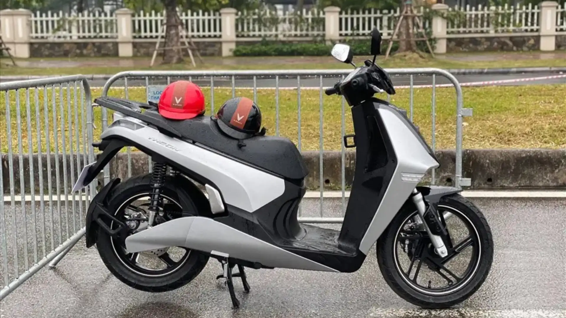 3-xe-may-dien-vinfast-voi-tinh-nang-dinh-vi-gps-ho-tro-ban-tim-kiem-xe-nhanh-hon-trong-truong-hop-bi-mat (2).webp