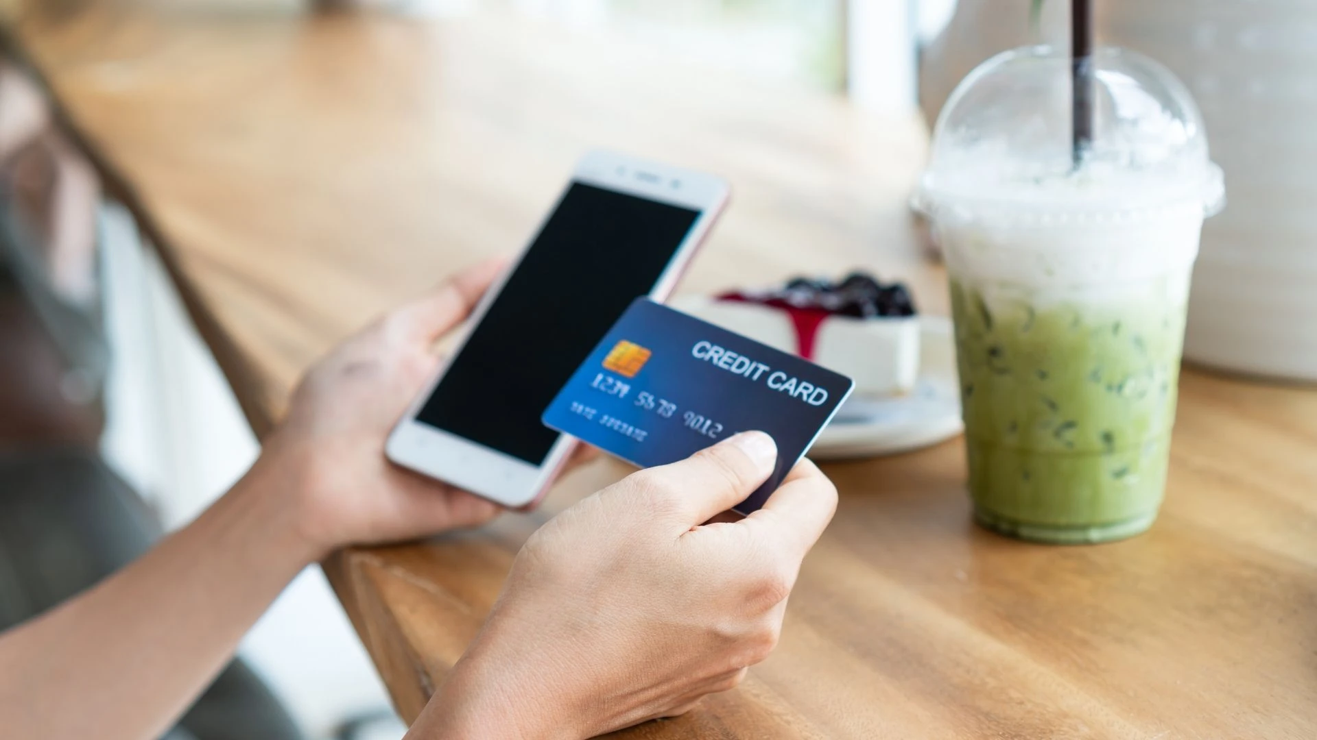 4-ban-de-dang-kiem-tra-so-du-kha-dung-qua-internet-mobile-banking.webp