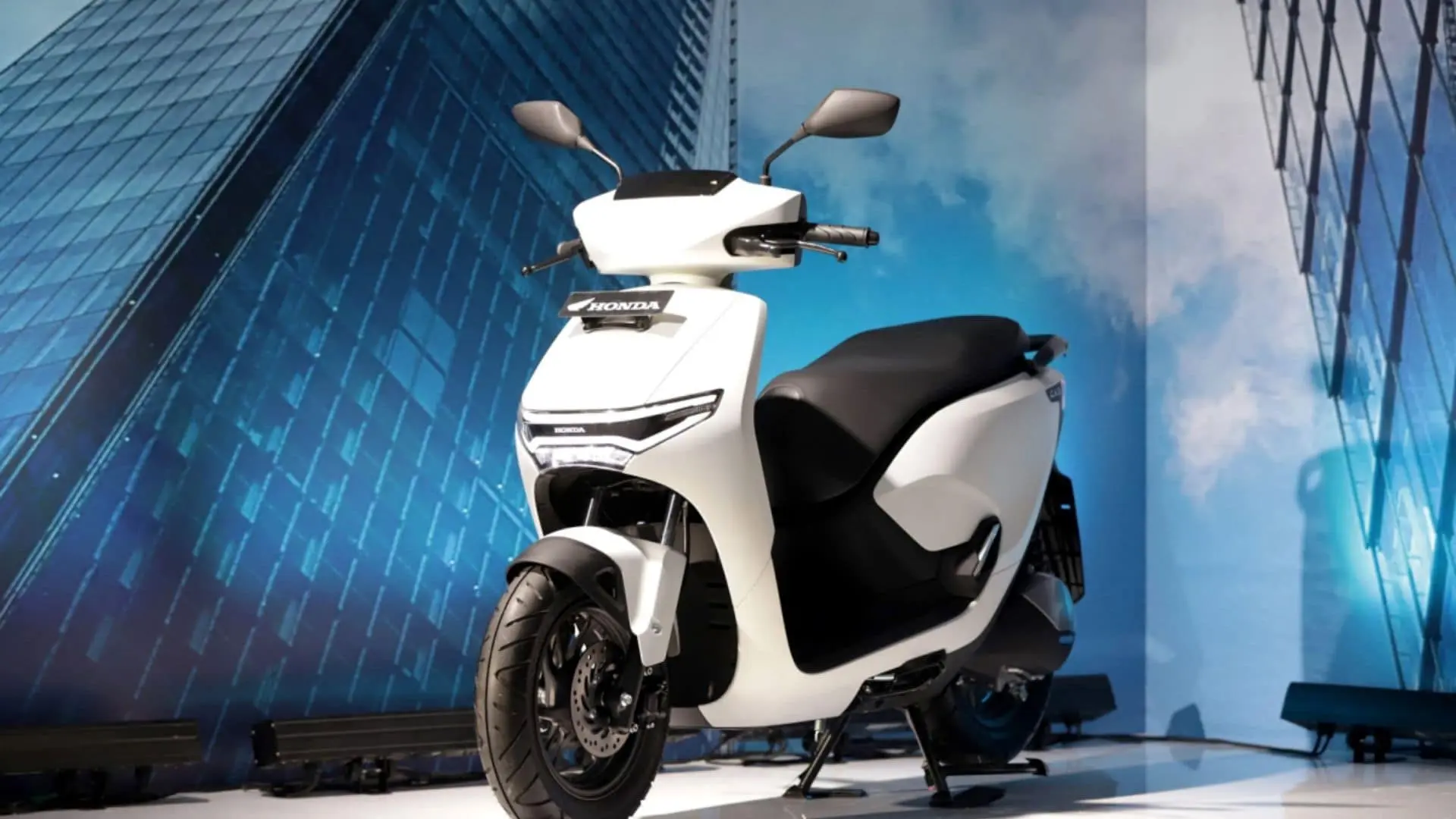4-xe-may-dien-honda-cuv-e-voi-ket-cau-hien-dai-thiet-ke-rieng-tao-diem-nhan-thu-hut.webp
