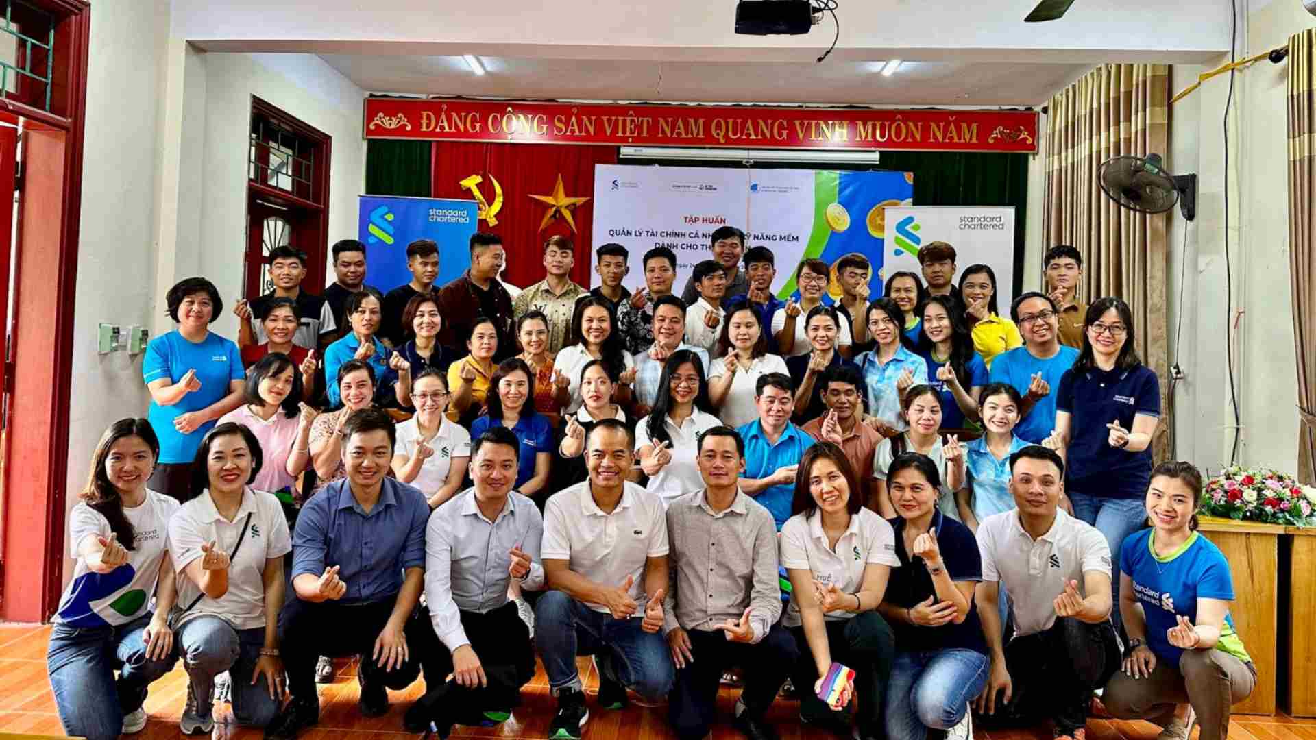 5-Standard-chartered-da-cung-cap-ky-nang-tai-chinh-cho-50-thanh-nien.jpg
