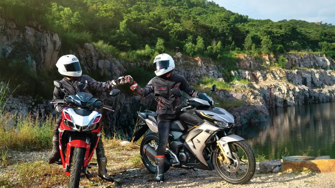 5-honda-winner-x-2022-ban-tieu-chuan-mau-den-bac-co-dien-hien-dai.webp