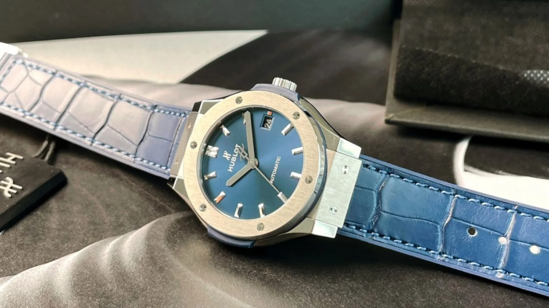 5-hublot-classic-fusion-565-nx-7170-lr.webp