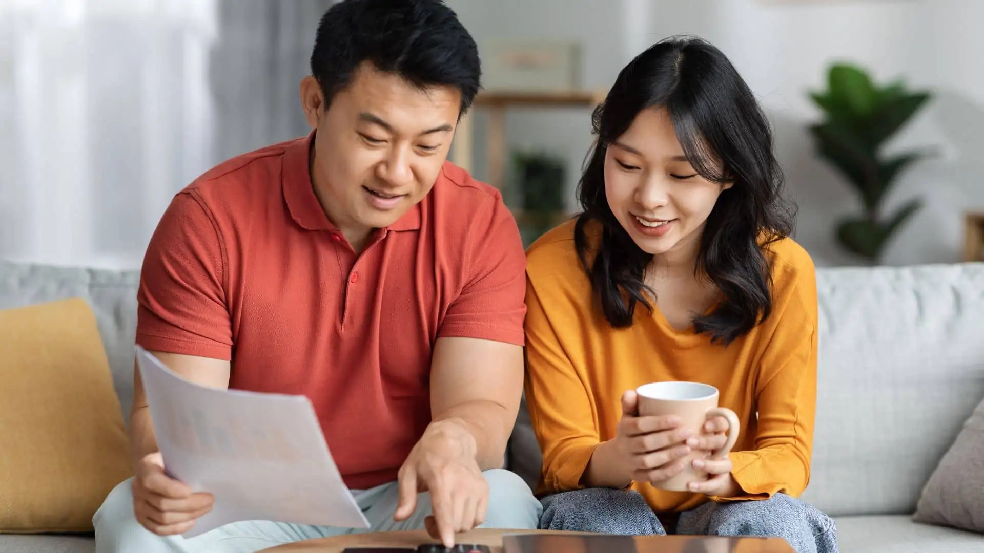 5_vay_tin_dung_qua_hai_hinh_thuc_tien_loi_la_vay_online_va_vay_truc_tiep.webp