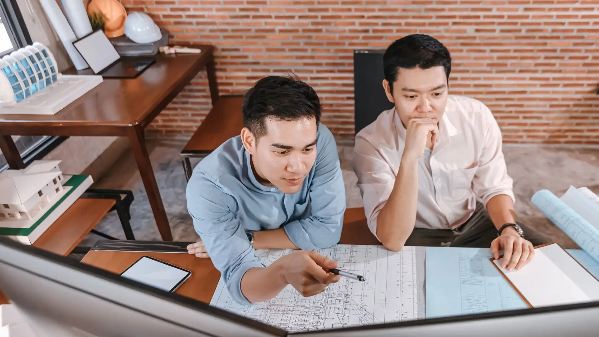 6-kiem-tra-thong-tin-phap-ly-truoc-khi-vay-p2p-lending.webp