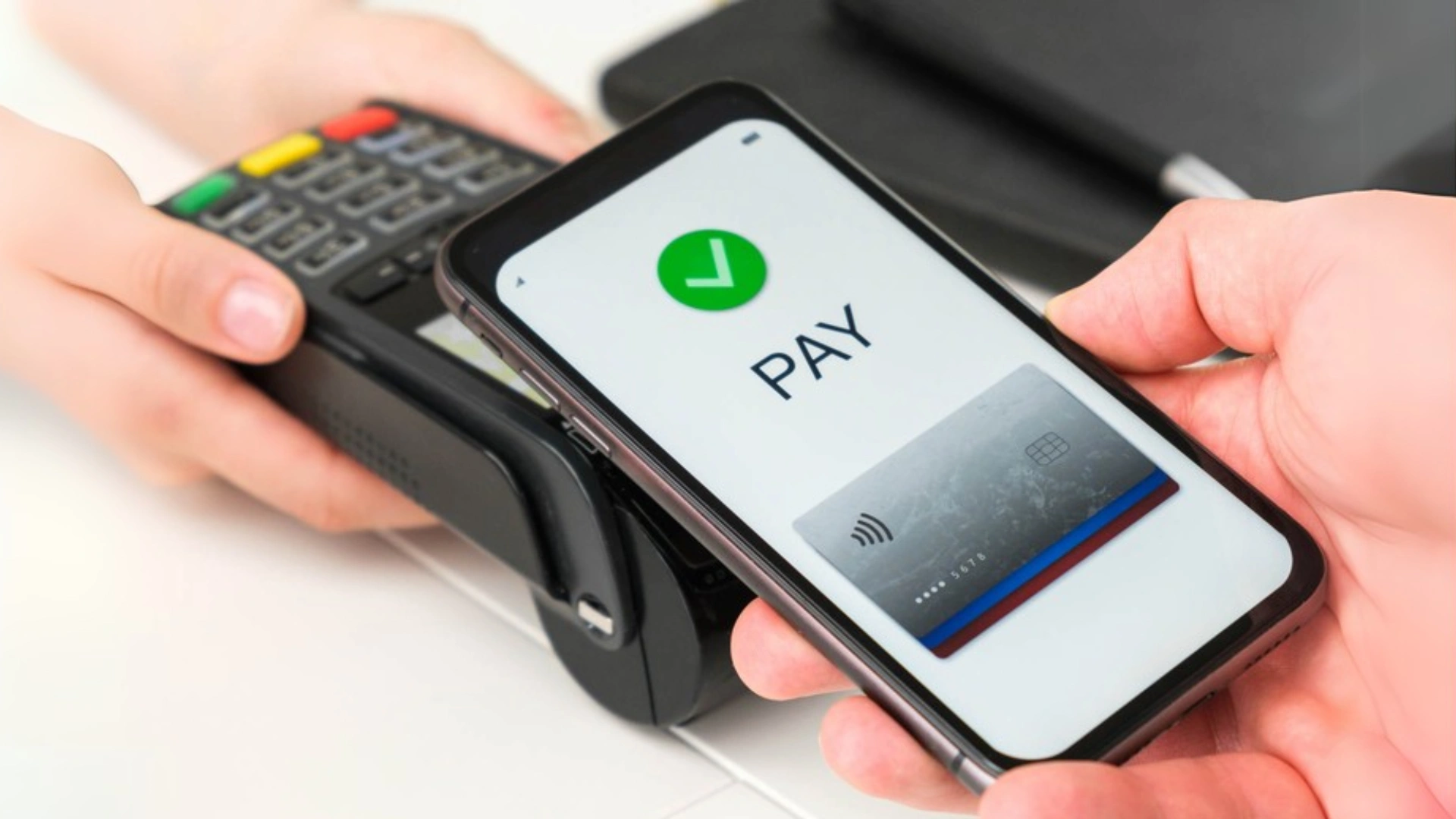 7-bat-nfc-de-thanh-toan-khong-cham-bang-google-pay-tai-cac-diem-ban-hang.webp