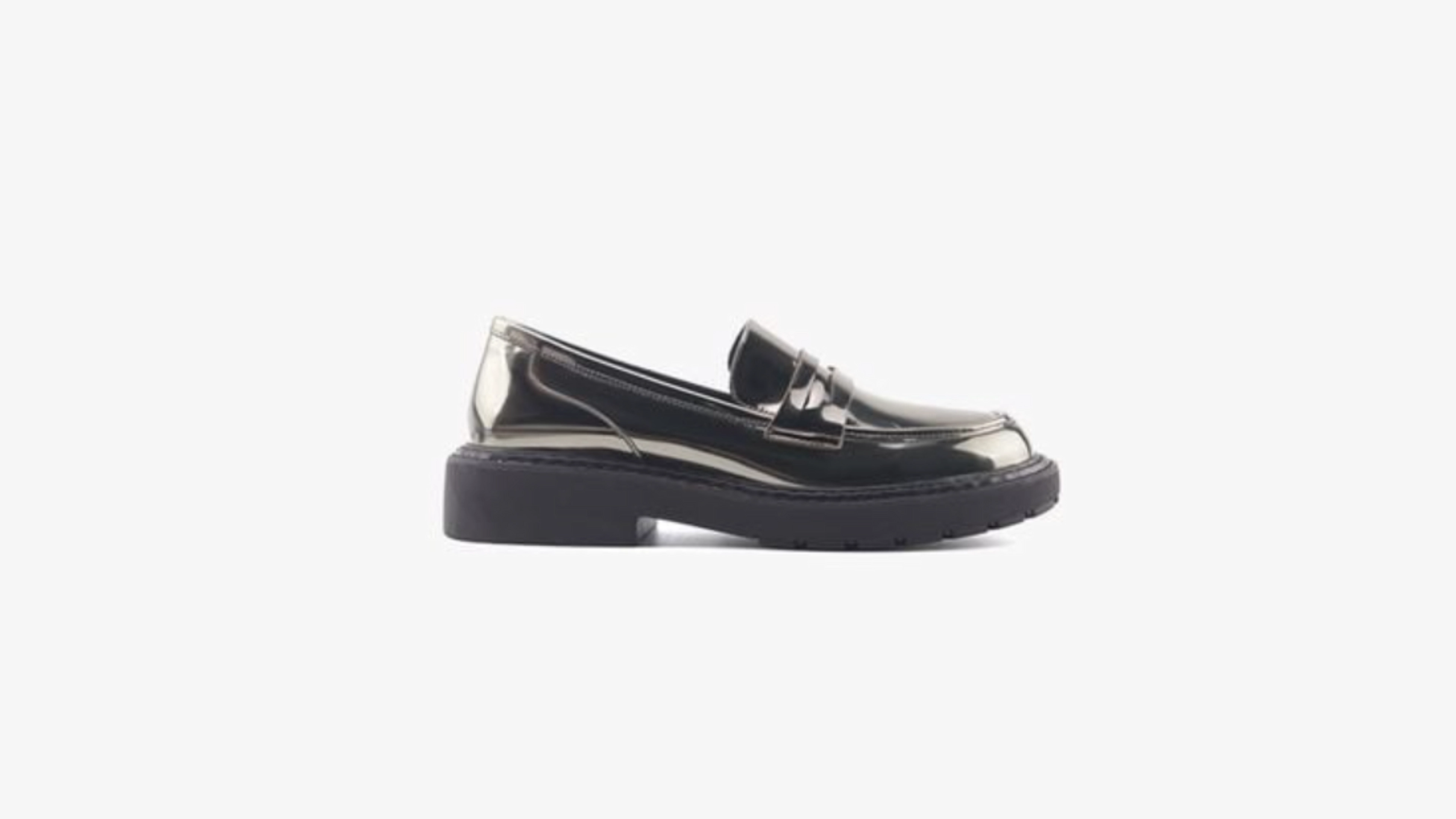 7-thiet-ke-penny-loafer-co-dien.webp