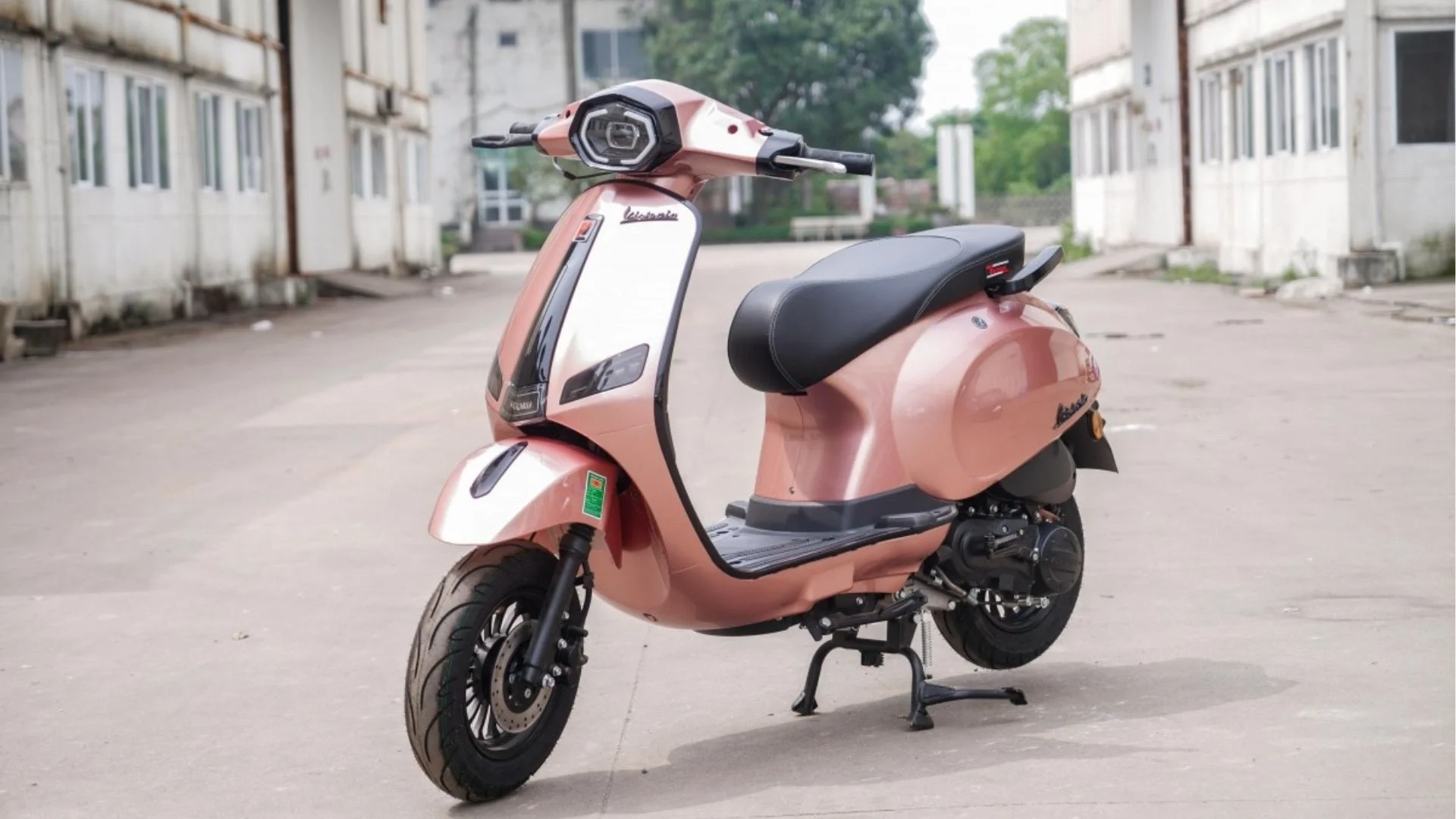 7-vespa-50cc-victoria-thanh-lich-gon-nhe-phu-hop-voi-nhieu-nu-gioi.webp