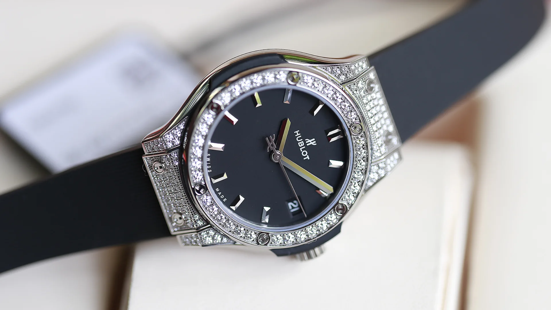 8-hublot-classic-fusion-titanium-pave.webp