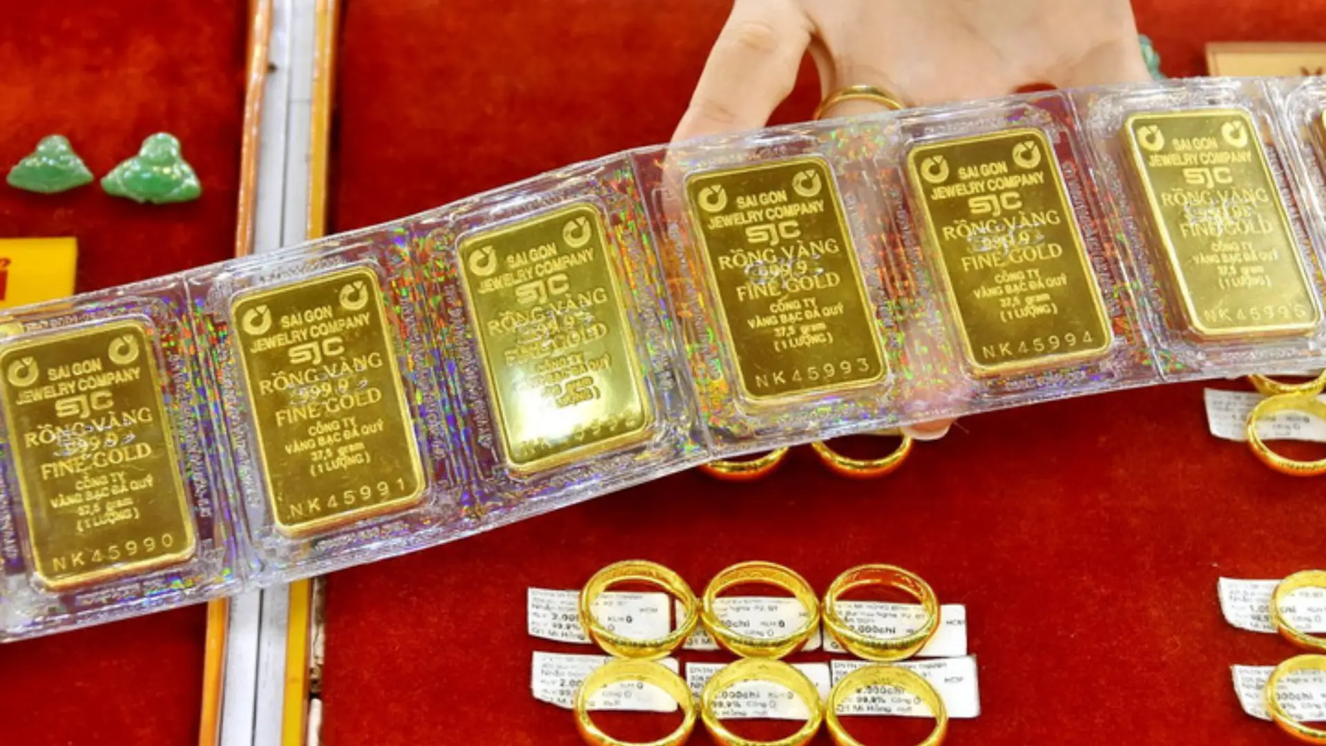 8-nen-mua-vang-24k-tai-thuong-hieu-uy-tin-kiem-tra-ky-ky-hieu-va-chinh-sach-thu-mua.webp