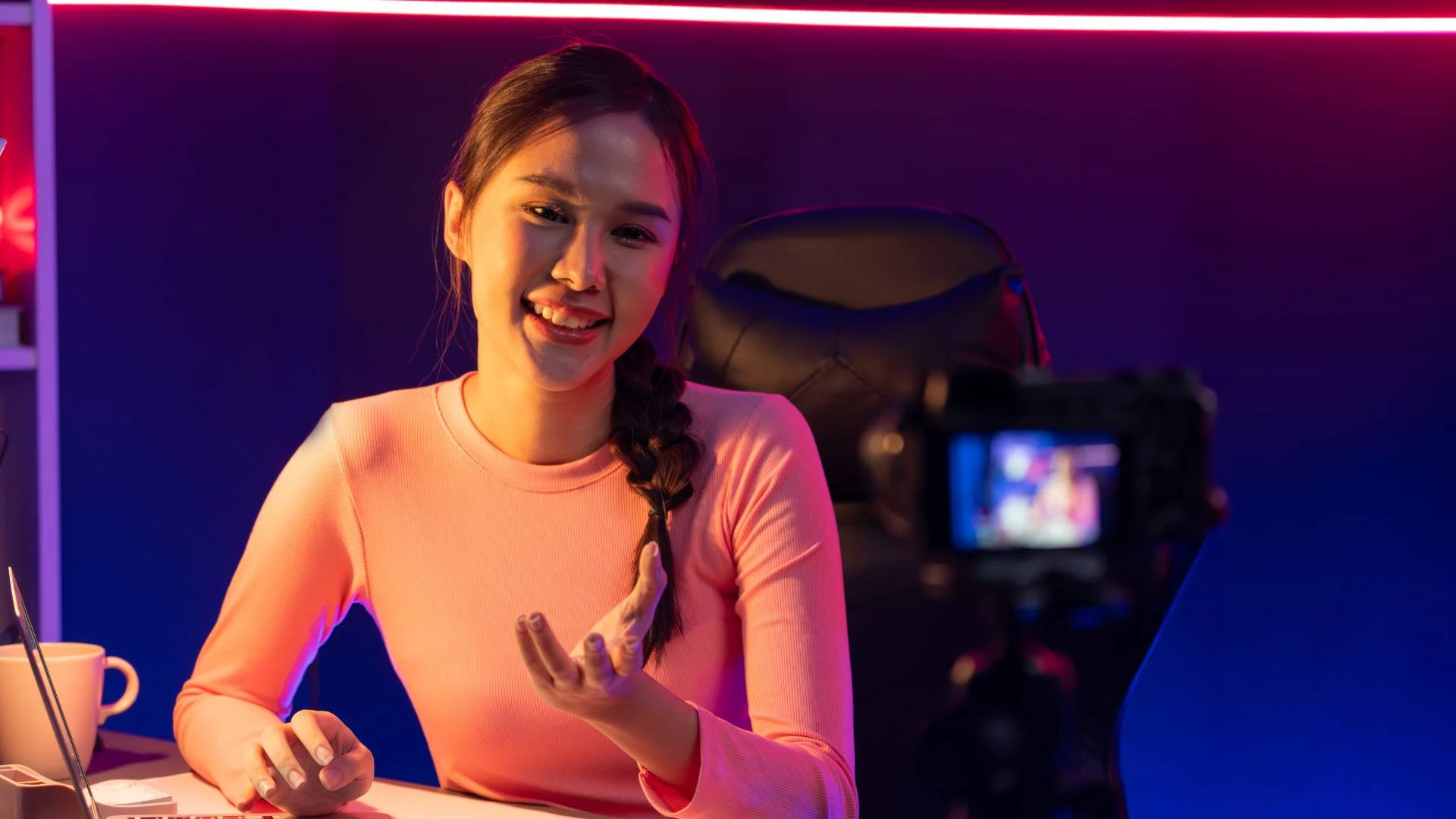 8-thumbnail-dep-mat-giup-youtuber-thu-hut-nguoi-xem.webp