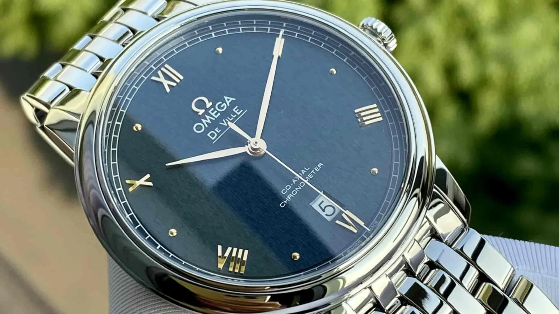 9-dong-ho-omega-nu-de-ville-prestige-duoc-thiet-ke-tinh-xao-thanh-lich.webp